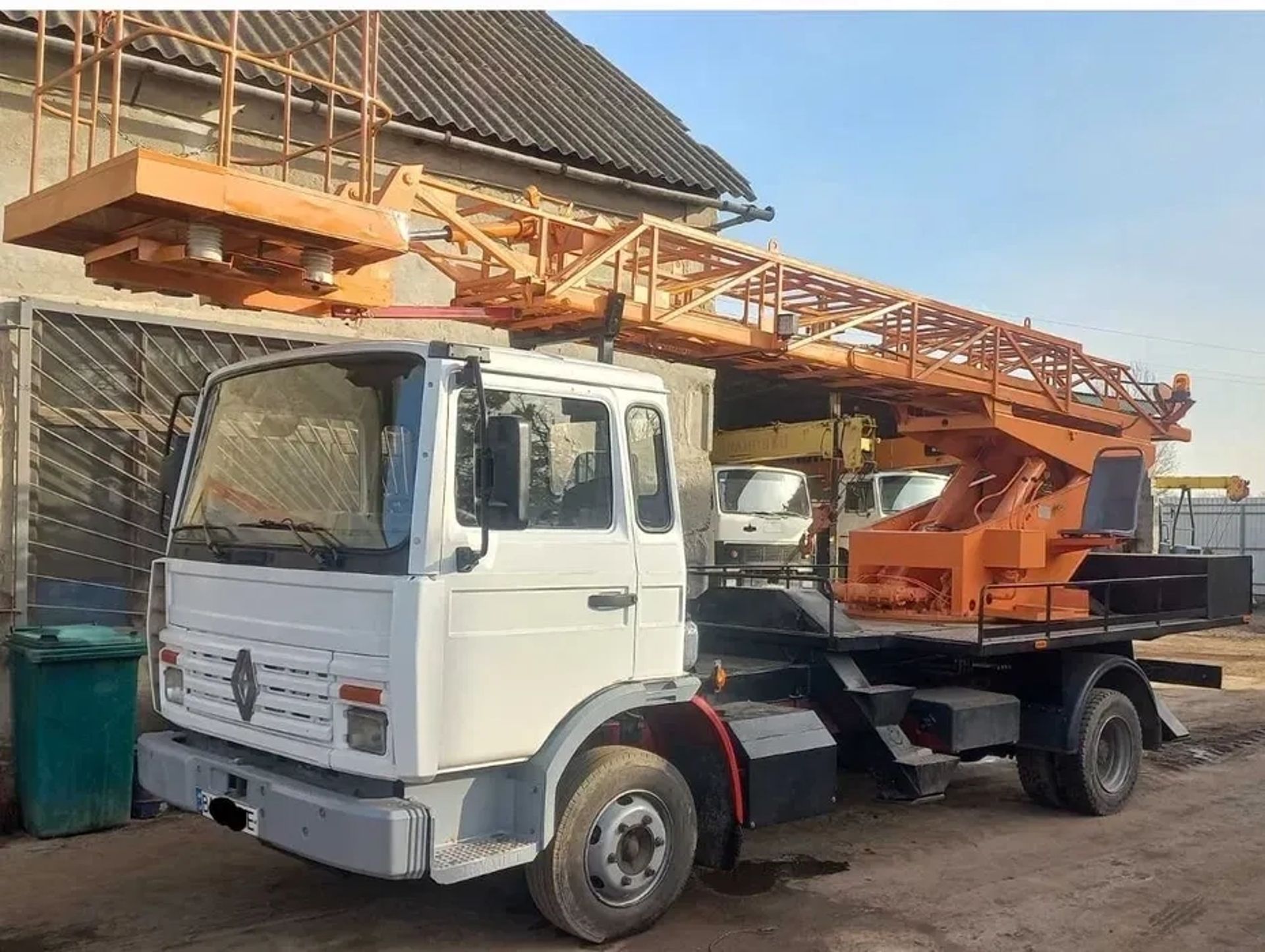 Автовишка на Базі Renault Midliner 18м