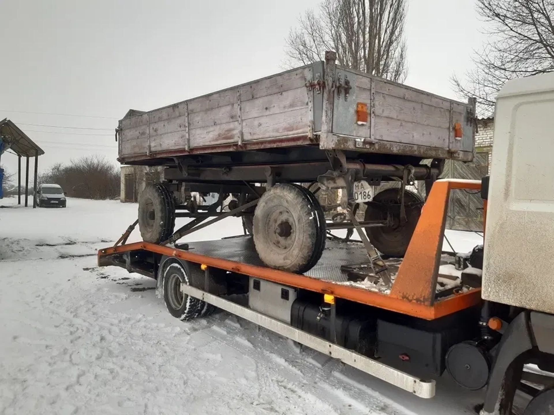 Евакуатор на базі MAN для перевезення мікроавтобусів