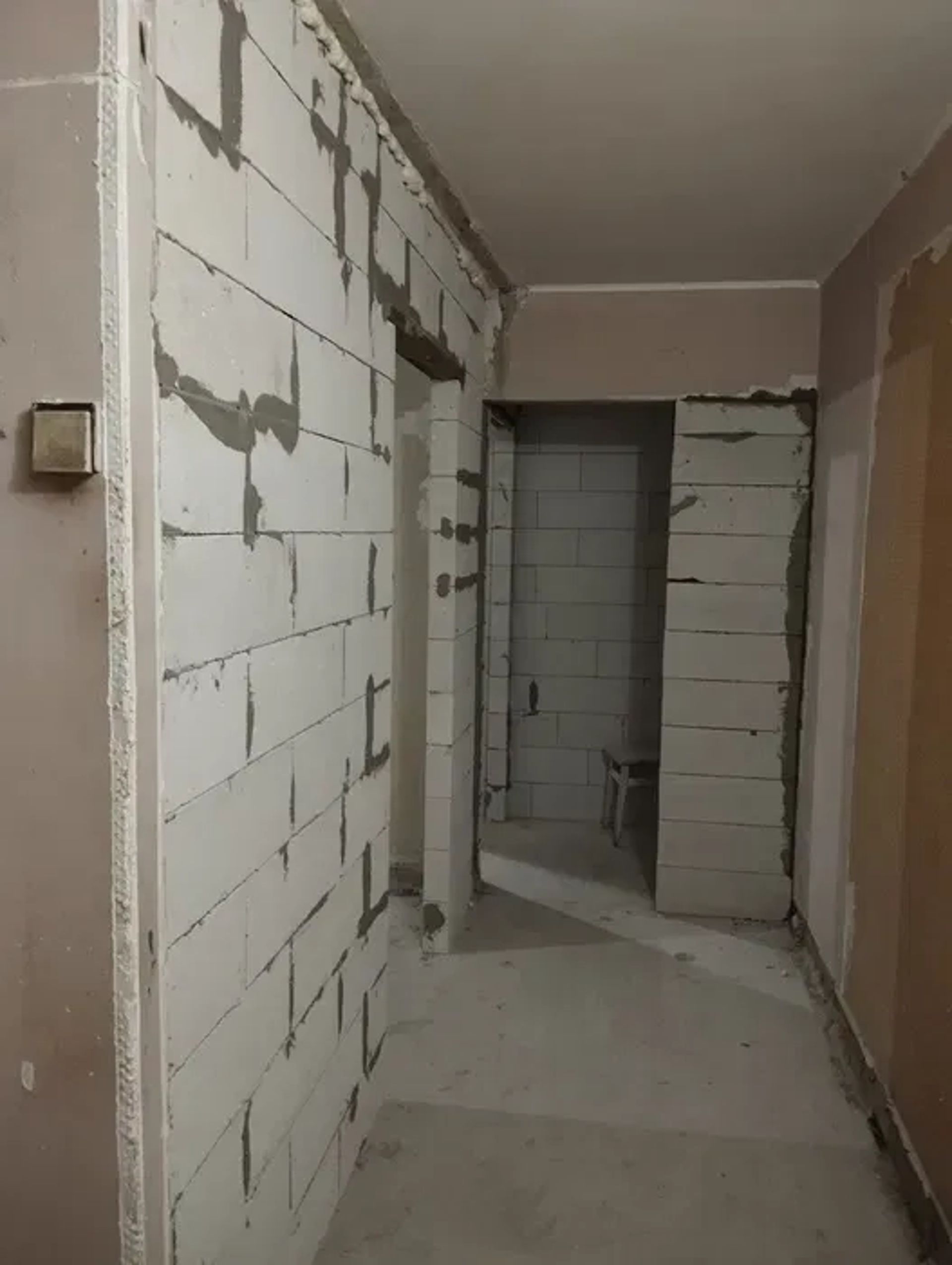 Кладка газоблоку під лазер. Перегородки із газоблоку. Демонтаж.