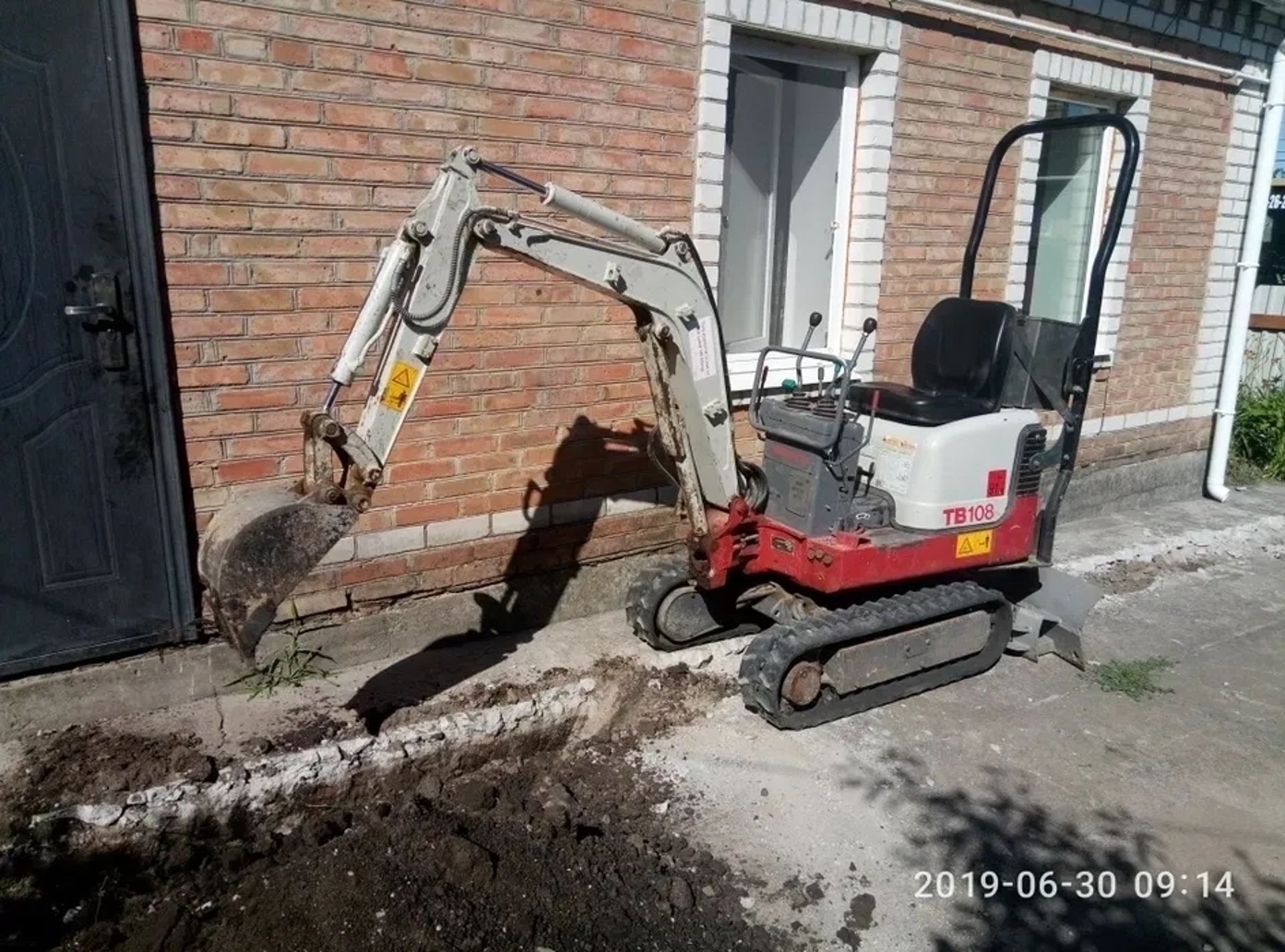 Міні-екскаватор Takeuchi TB108