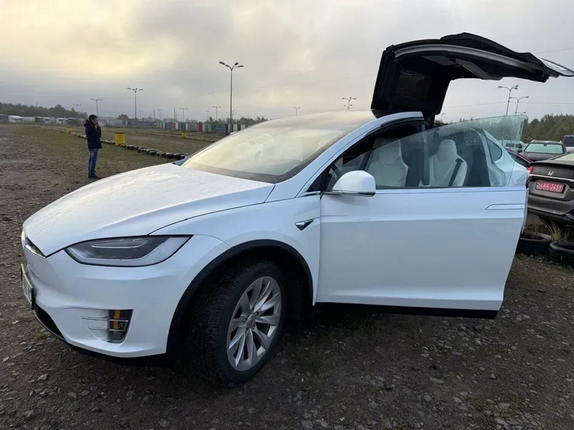 Автомобіль електромобіль Тесла Tesla model X електричка