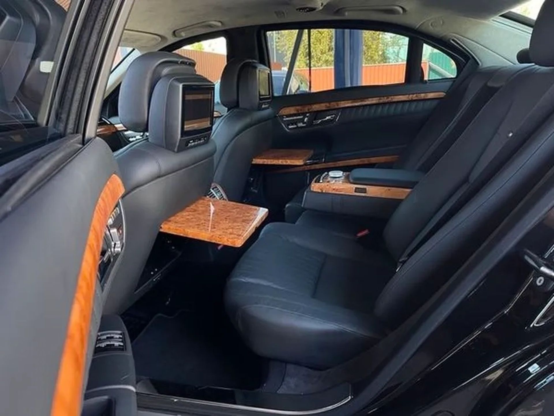 128 Броньований Mercedes-Benz W221 S600 GUARD B7