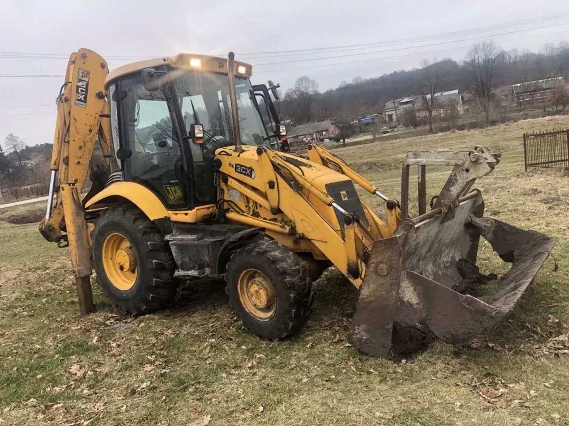 Екскаватор-навантажувач JCB 3CX — Котловани, траншеї, навантаження