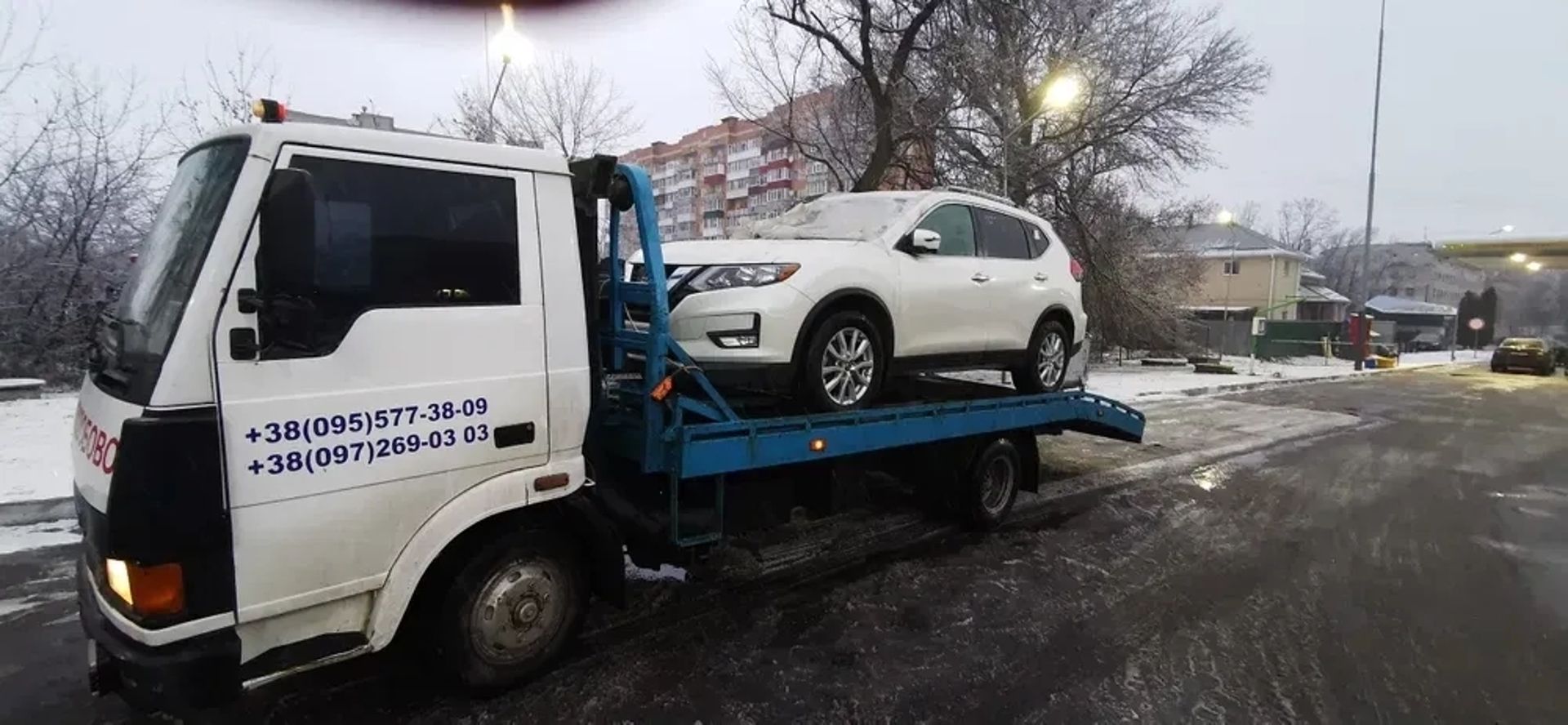Евакуатор на базі вантажівки Mercedes-Benz