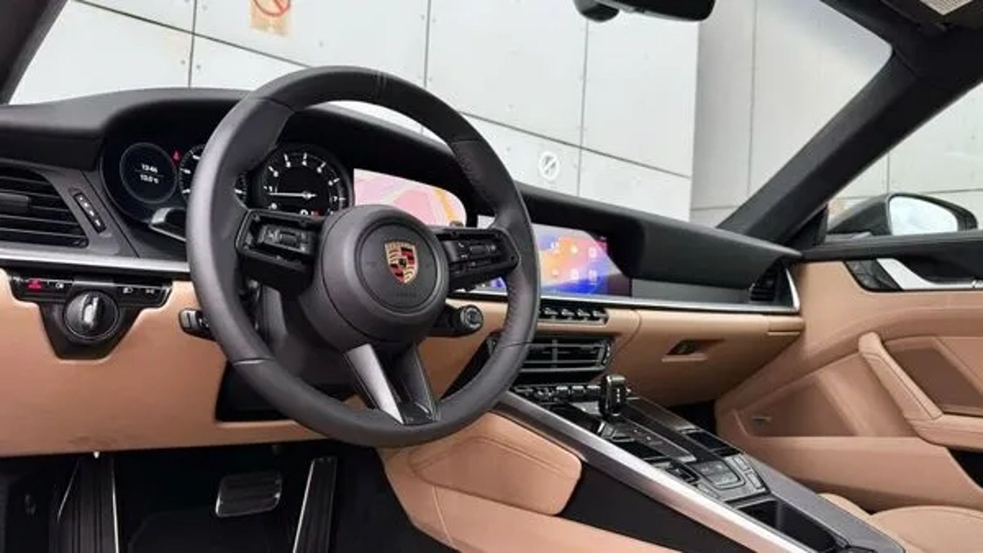 263 Cпорткар Porsche 911 Carrera S без водія