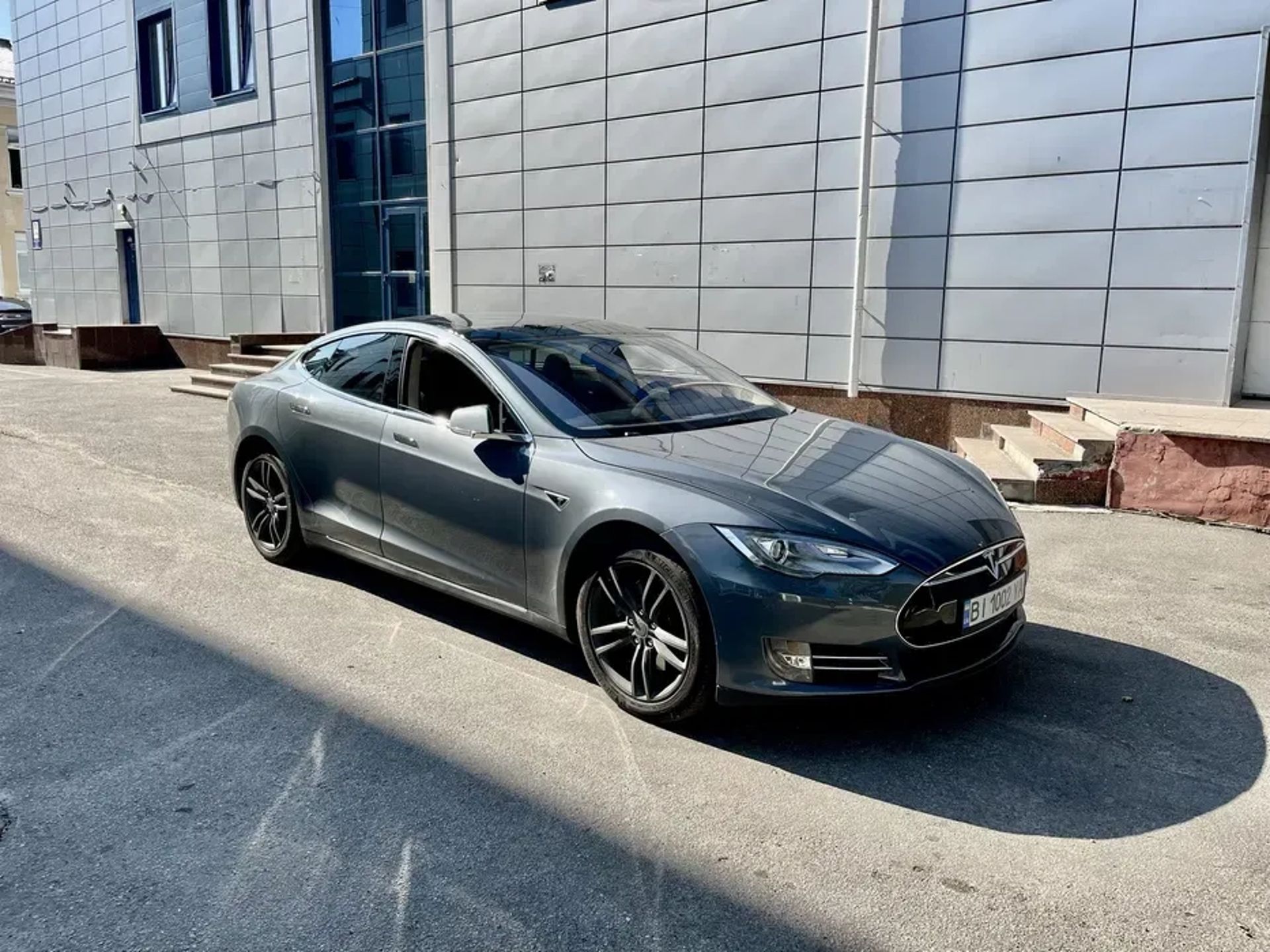 Авто на весілля Tesla model S