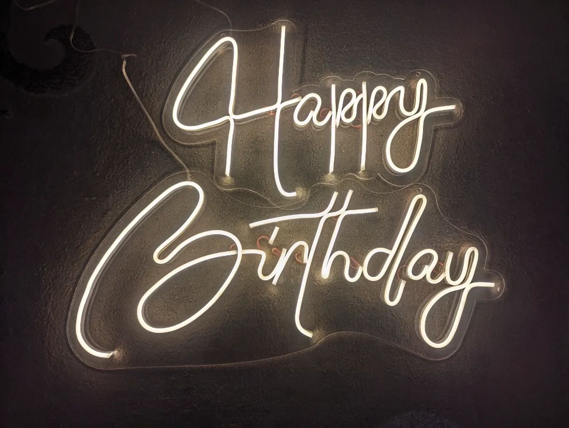 Неонова вивіска Happy Birthday