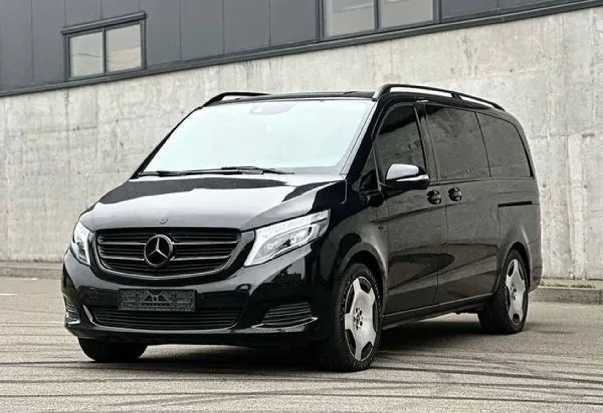 309 Мікроавтобус Mercedes-Benz V-class без водія