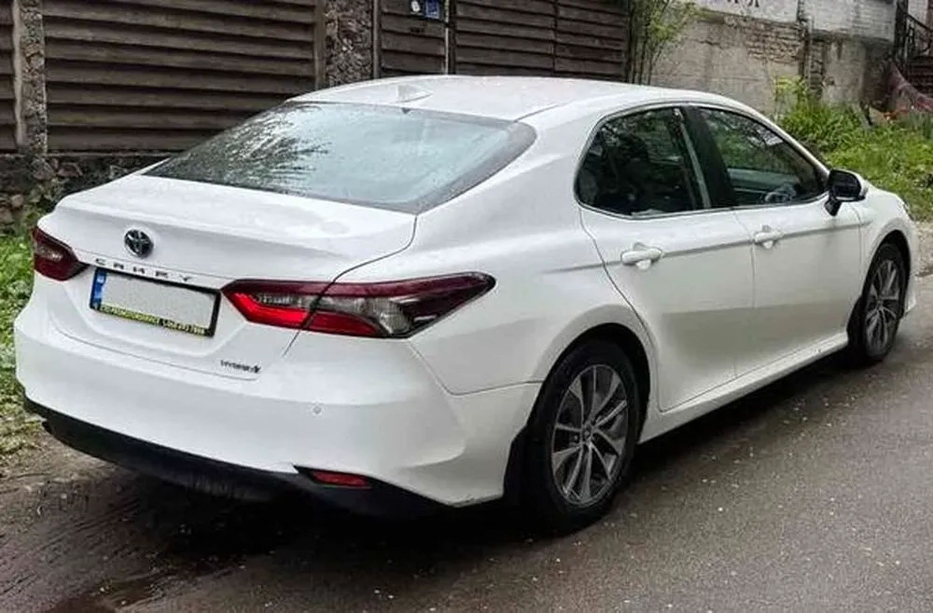 389 Нова біла Toyota Camry V70 на весілля