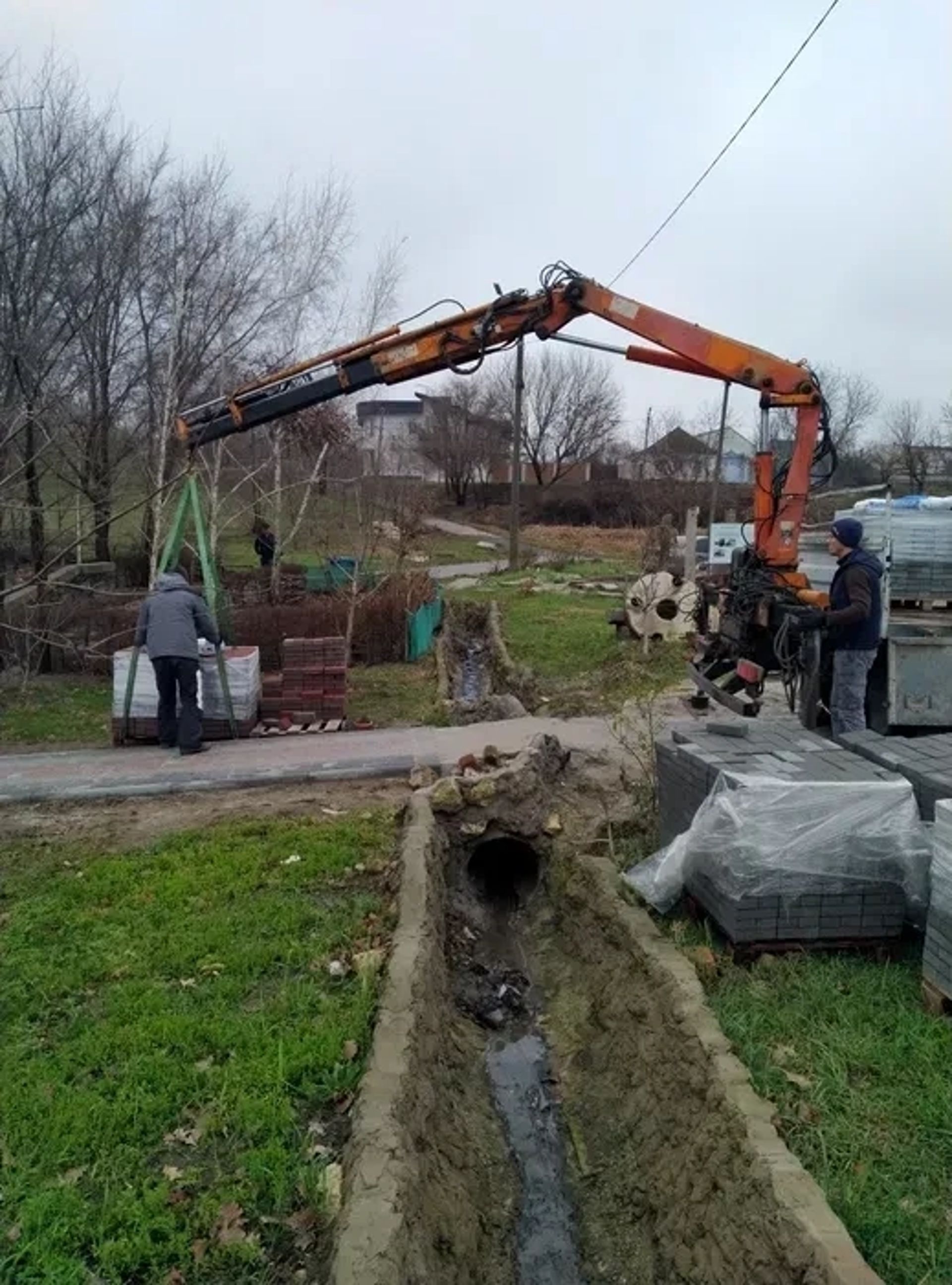 Кран-маніпулятор на вантажному шасі MAN