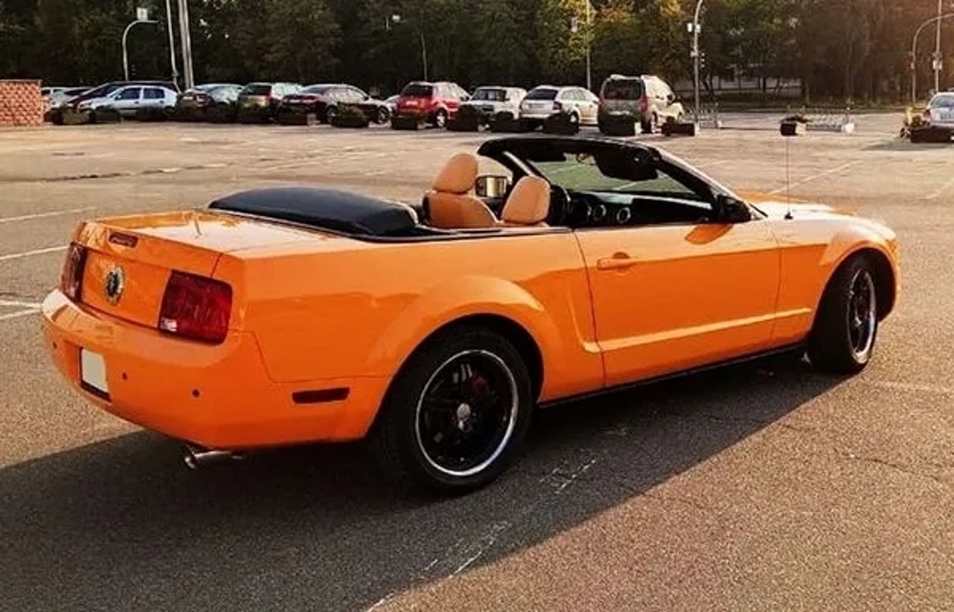 159 Кабріолет на весілля зйомки Ford Mustang GT помаранчовий