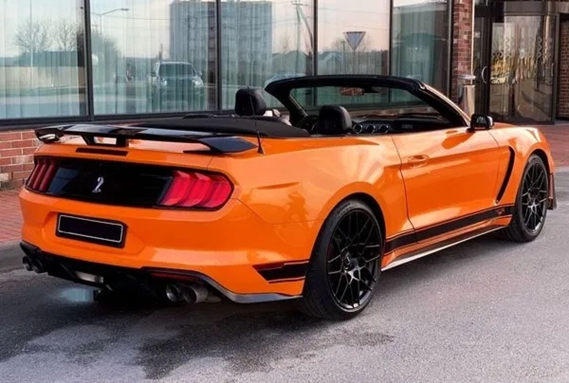 398 Кабріолет Ford Mustang GT помаранчовий