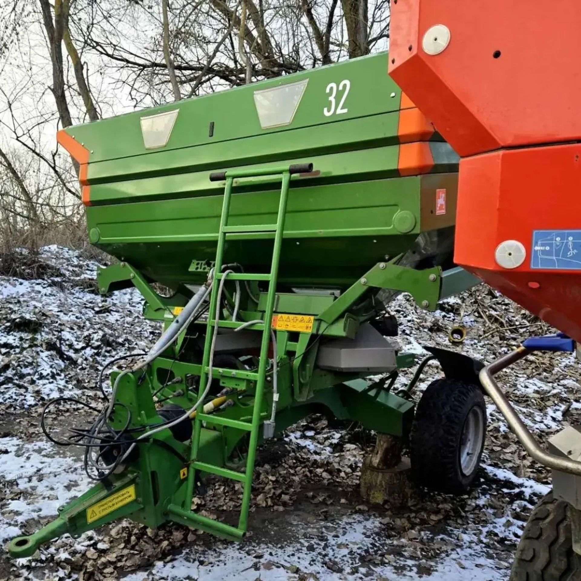 Оренда трактора John Deere 8R з оператором