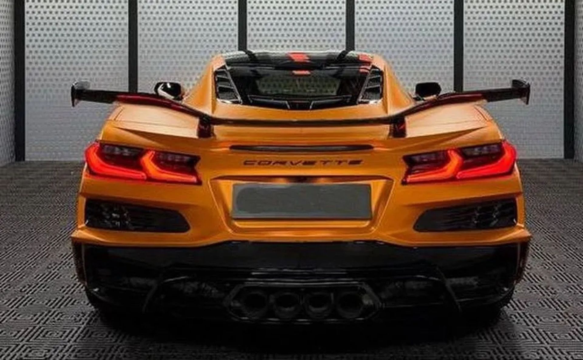 125 Спорткар на фотосесію Chevrolet Corvette C8 помаранчовий