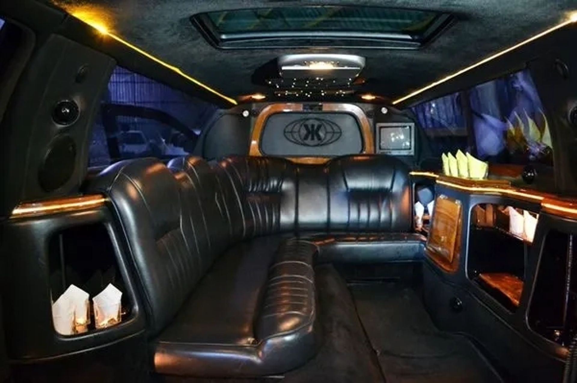 049 Лімузин Lincoln Town Car 120 чорний