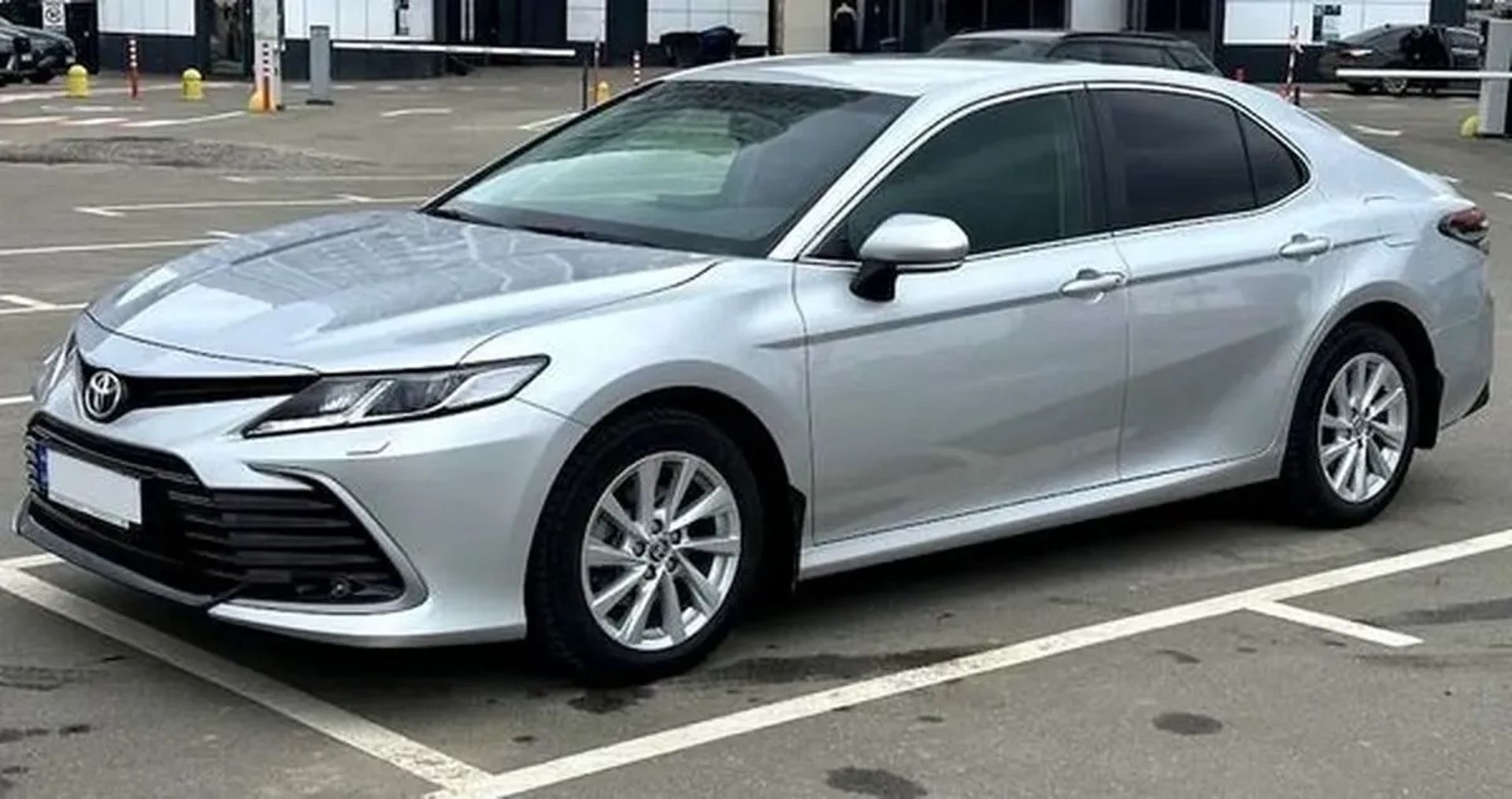 379 Трансфер – аеропорт Toyota Camry V70