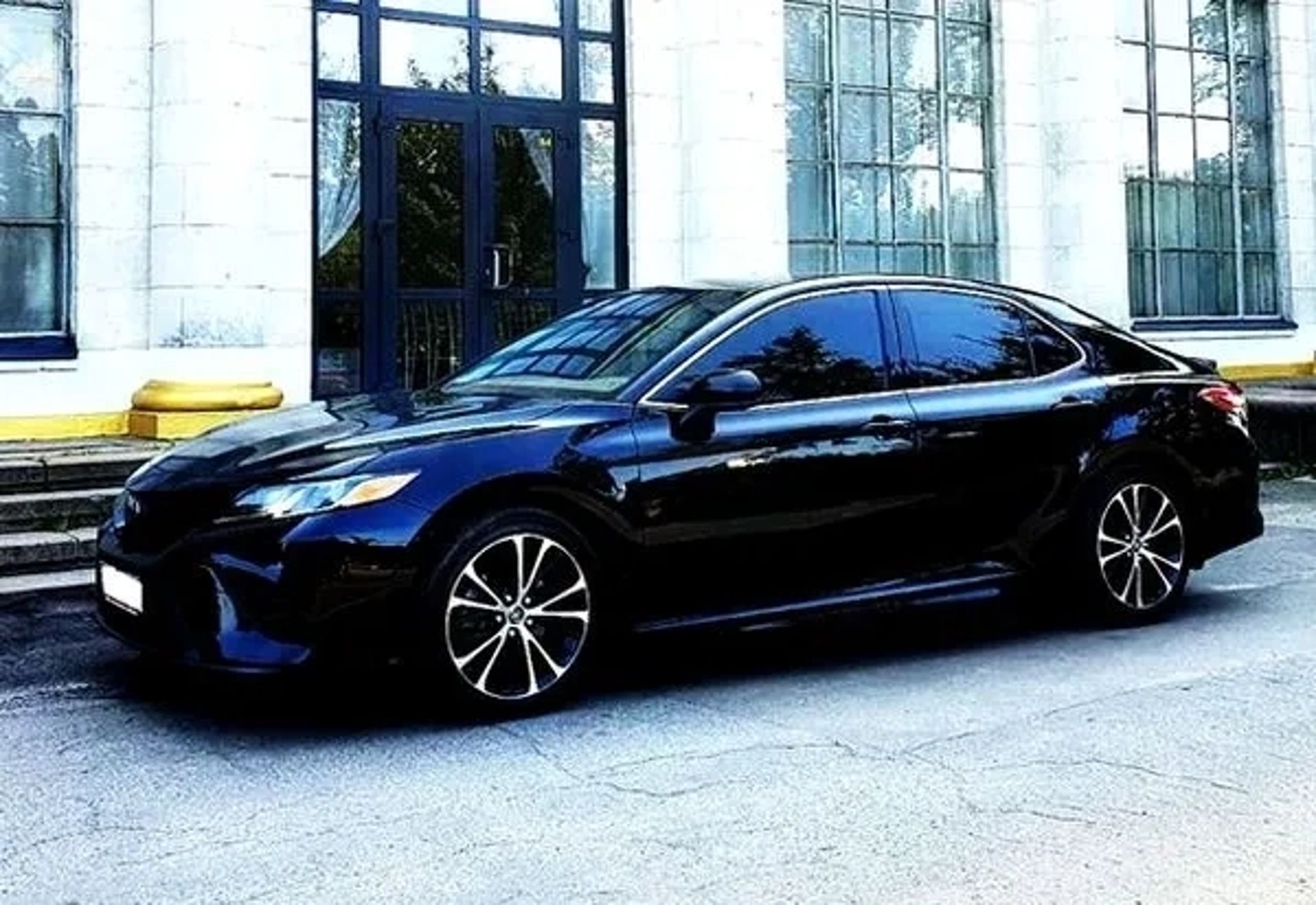 149 Toyota Camry V70 чорна авто на весілля