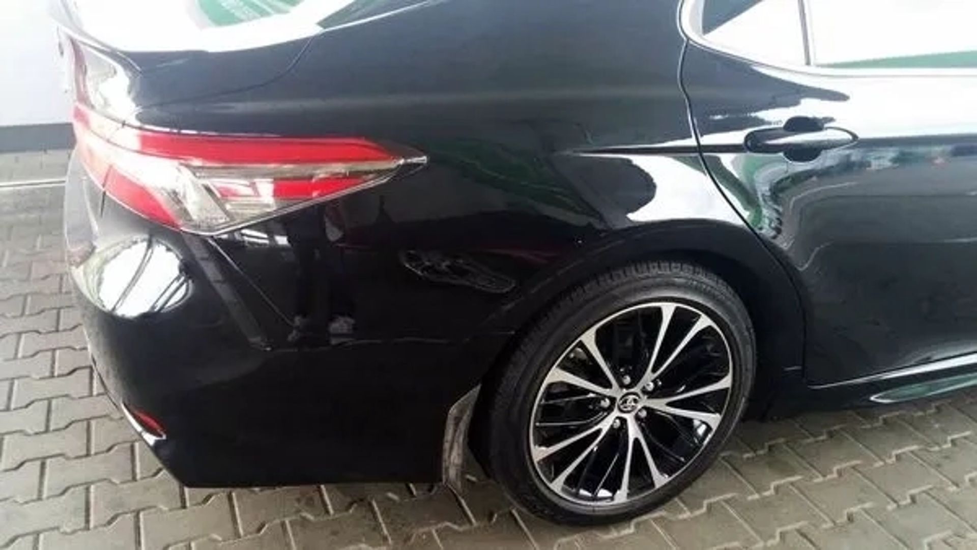 149 Toyota Camry V70 чорна авто на весілля