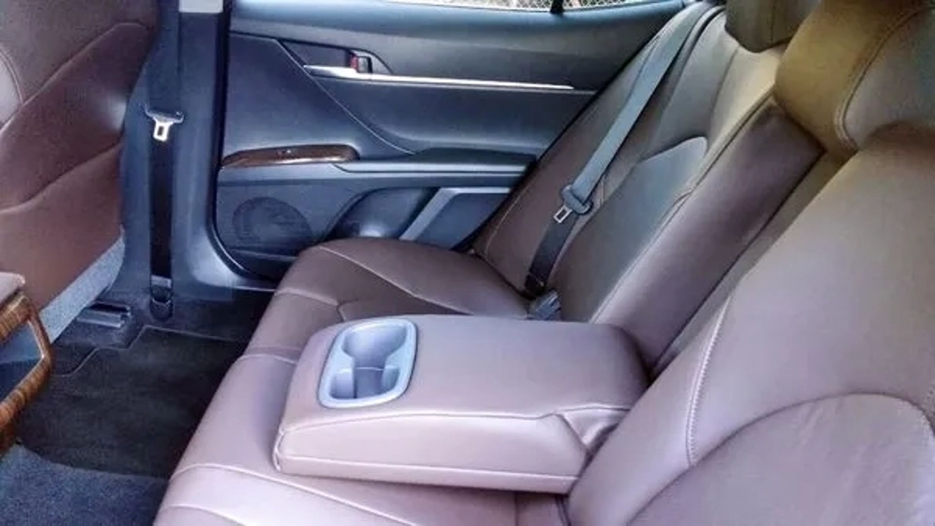 149 Toyota Camry V70 чорна авто на весілля