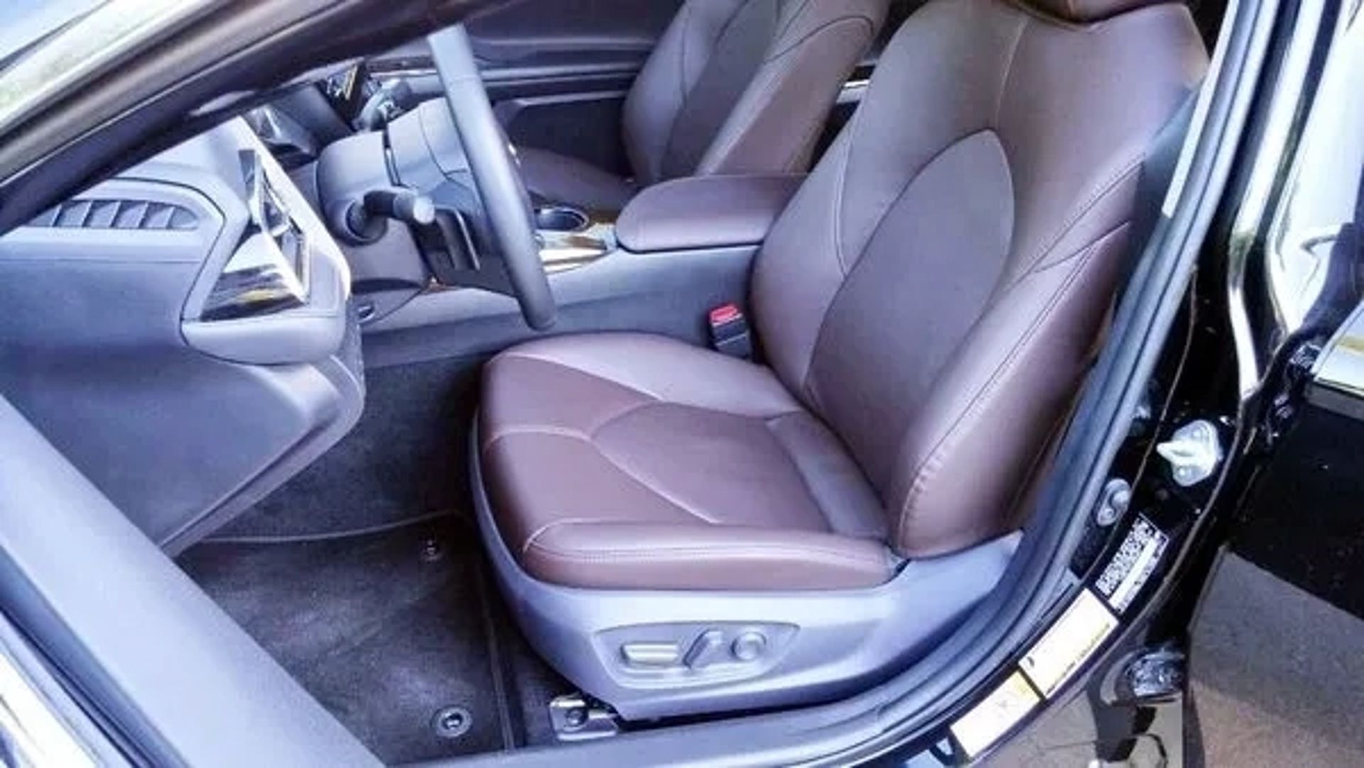 149 Toyota Camry V70 чорна авто на весілля