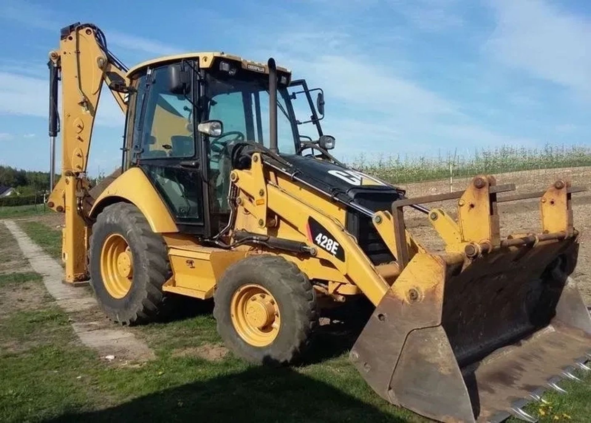 Екскаватор-навантажувач CAT 428E — Надійність для вашого об'єкта