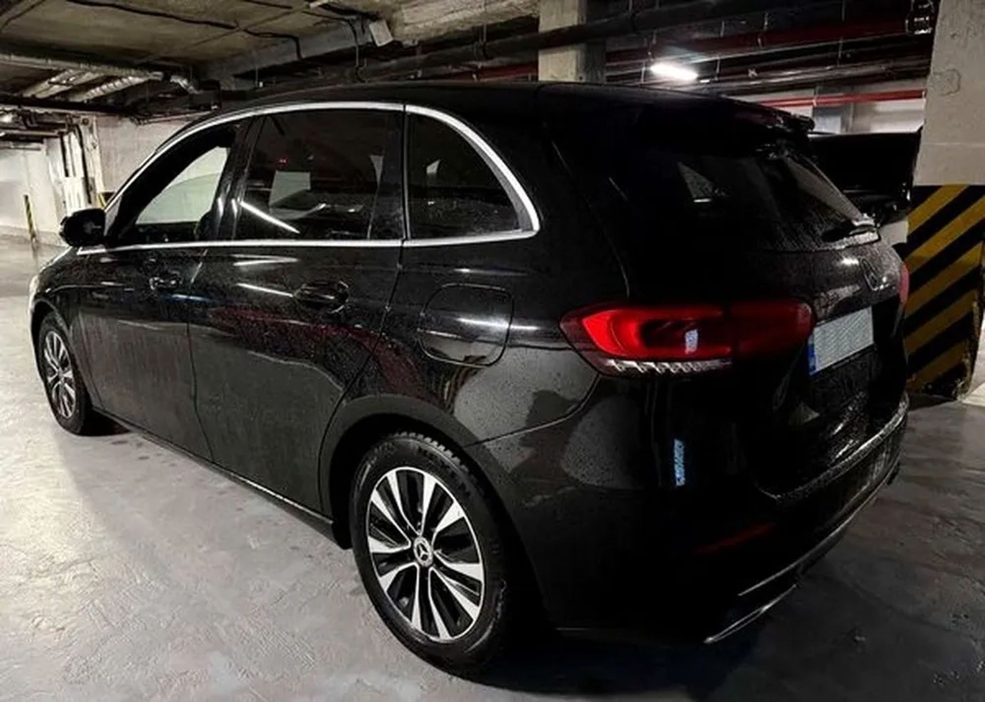 447 Позашляховик Mercedes-Benz B-class W247 на весілля в Києві