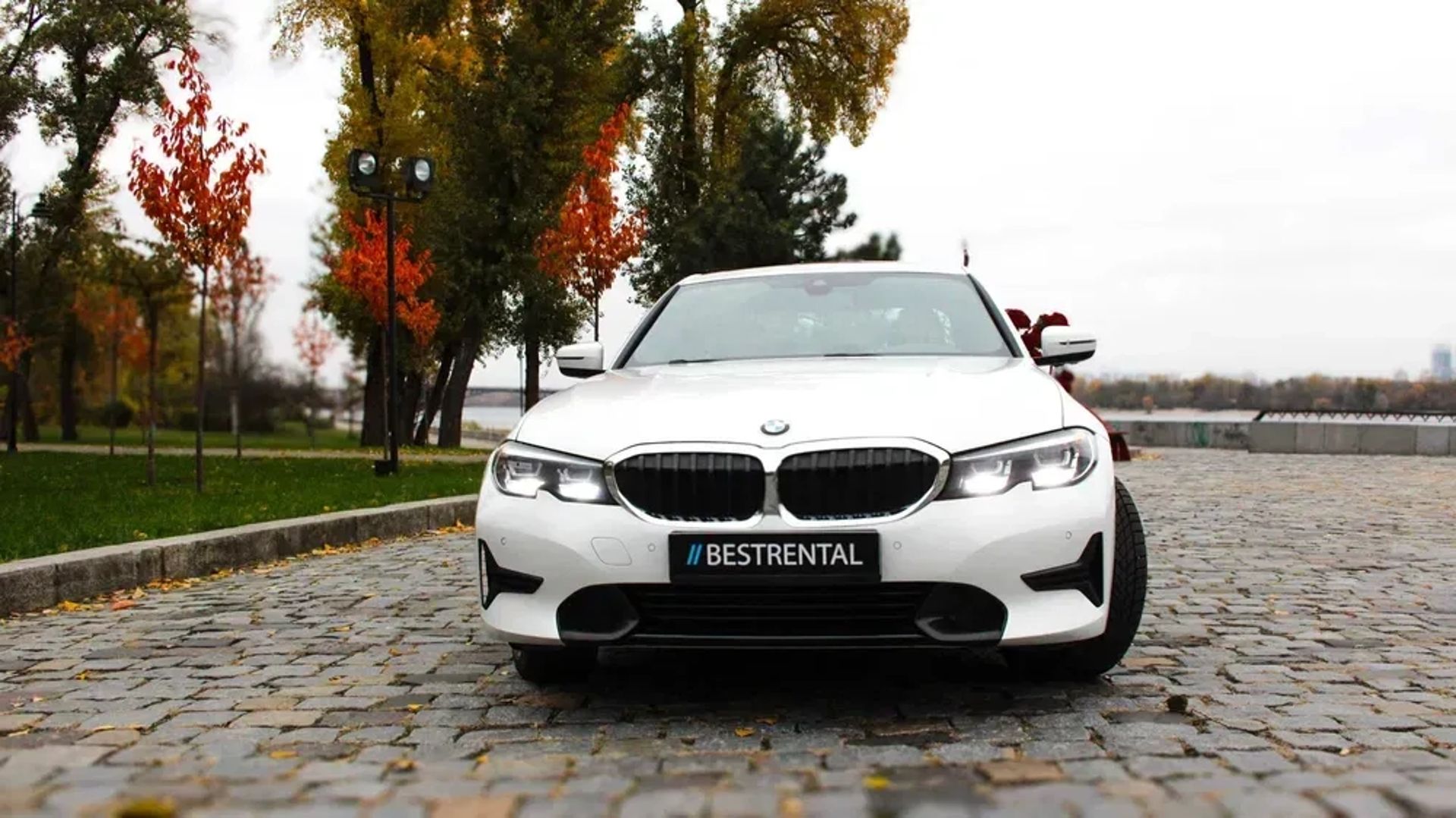 BMW 330 White легкове авто