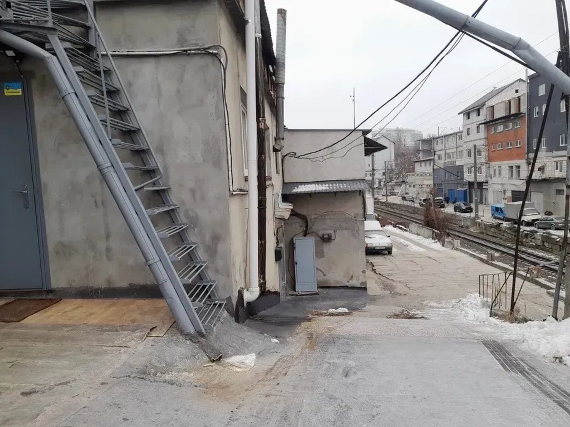 Зручний гараж на 2-му поверсі під виробництво