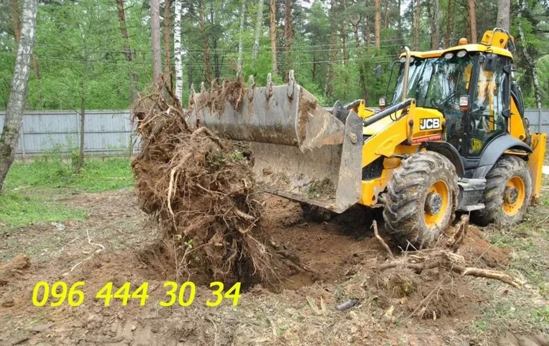 Екскаватор-навантажувач JCB 3CX для риття траншей і котлованів