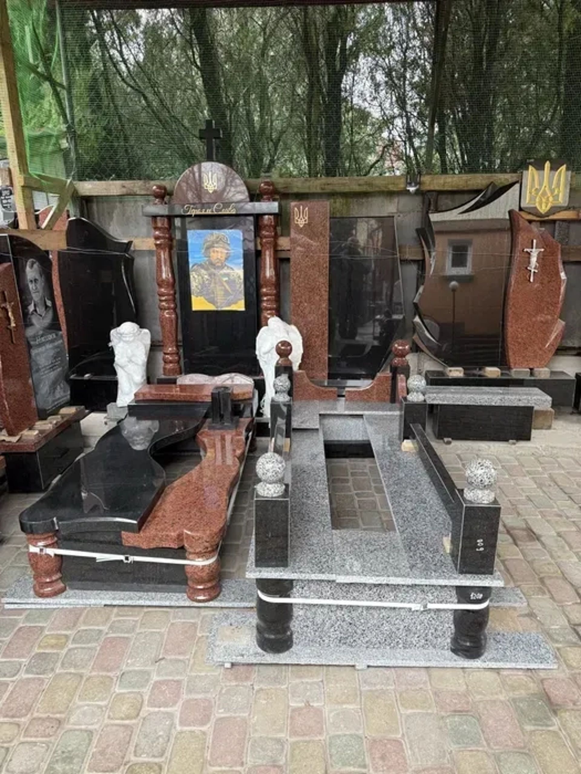 Виготовлення та встановлення памятників місто Бар, біля стадіону