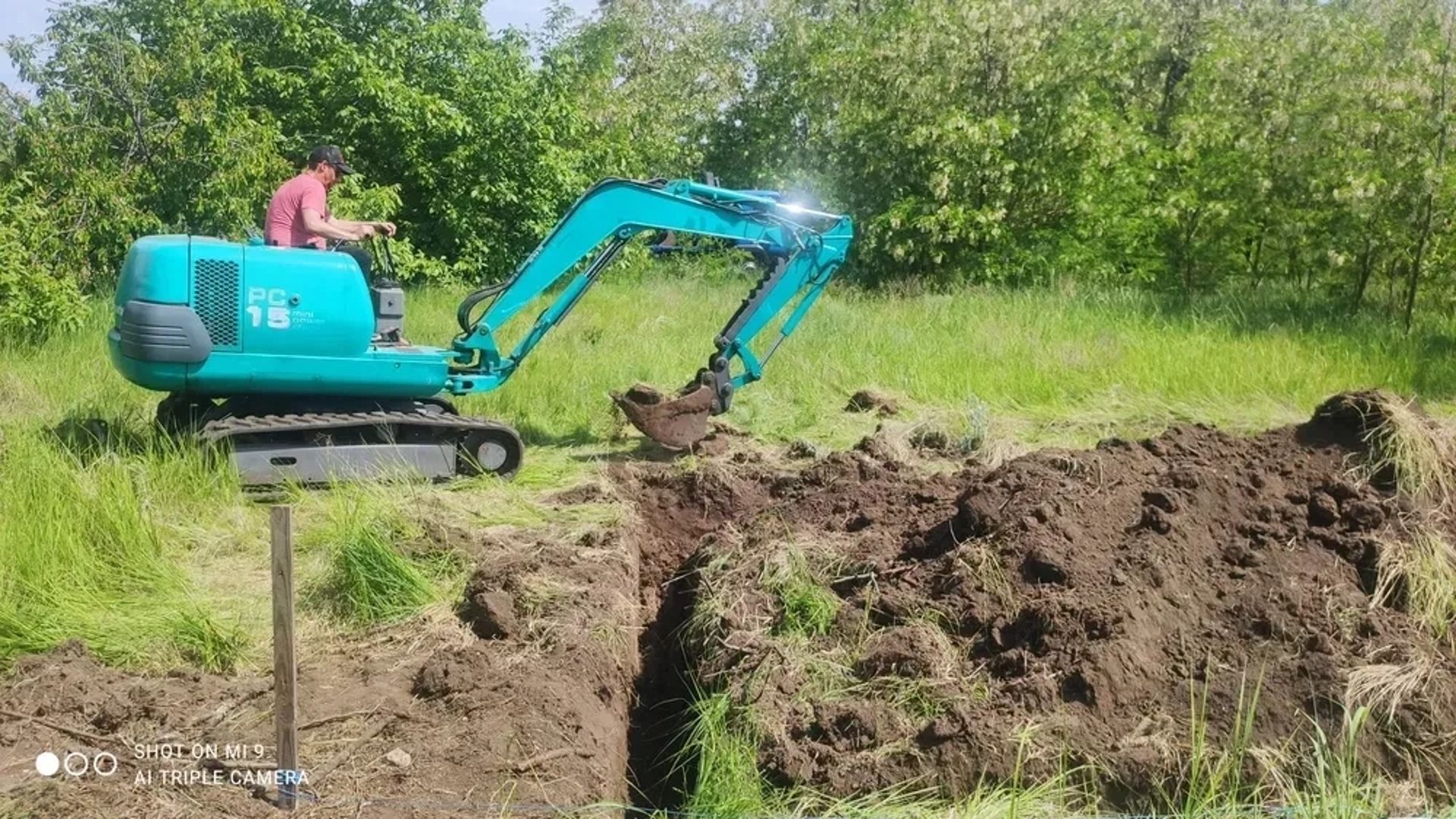 Міні - екскаватор Komatsu 15-3 для копання траншей