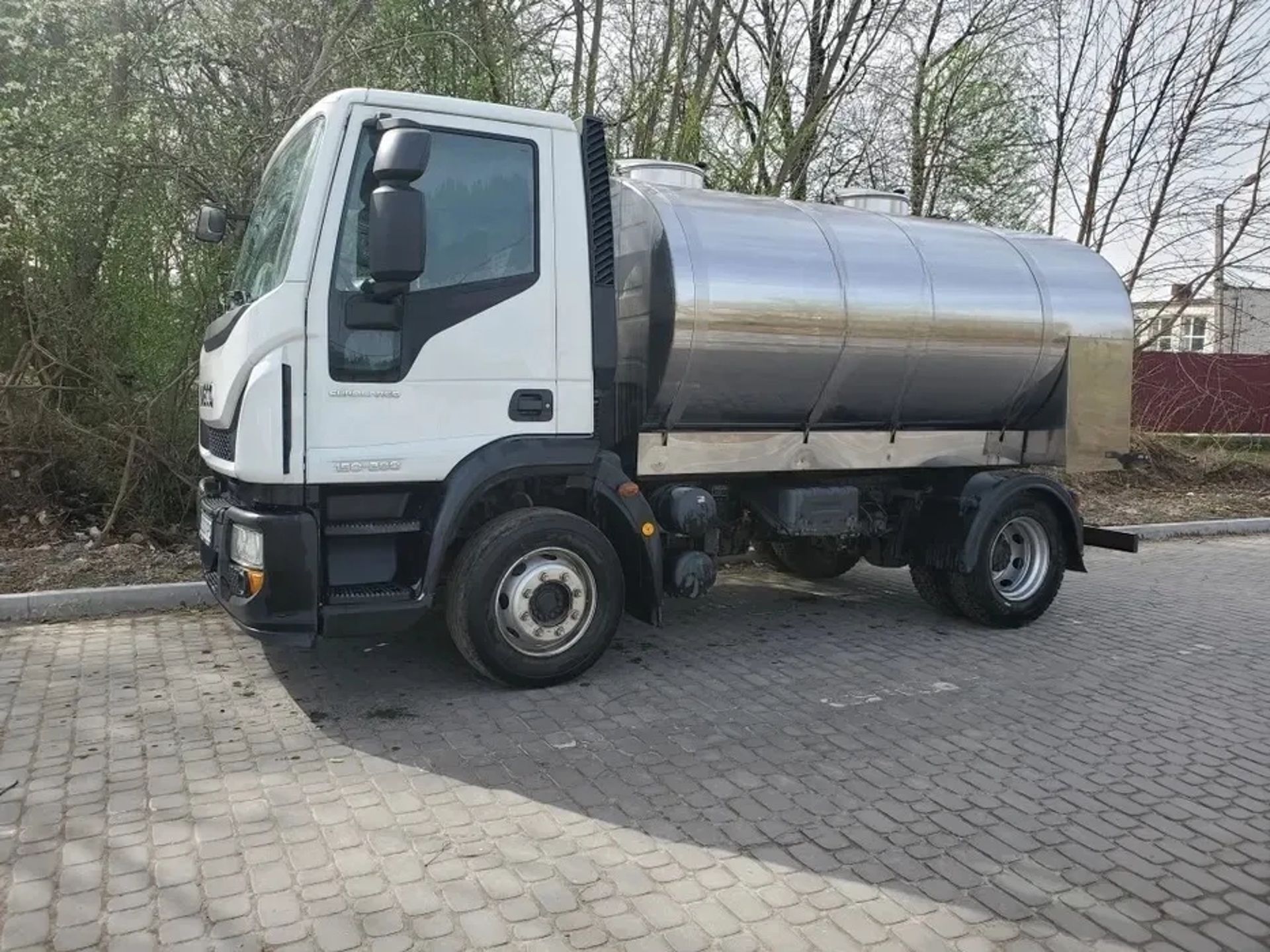 Спеціалізована автоцистерна для перевезення питної води