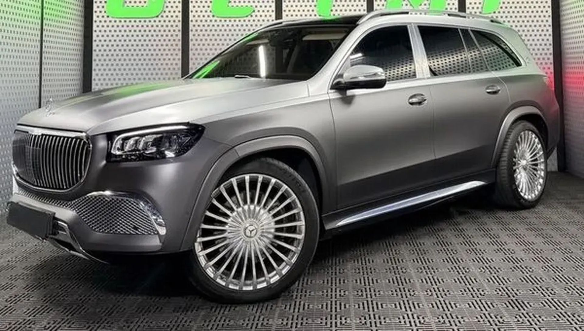 073 Mercedes-Benz GLS Maybach з водієм та без