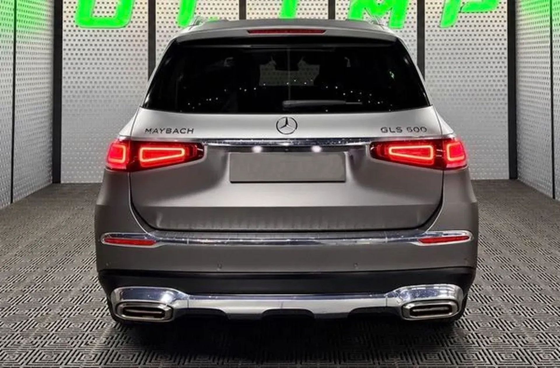 073 Mercedes-Benz GLS Maybach з водієм та без
