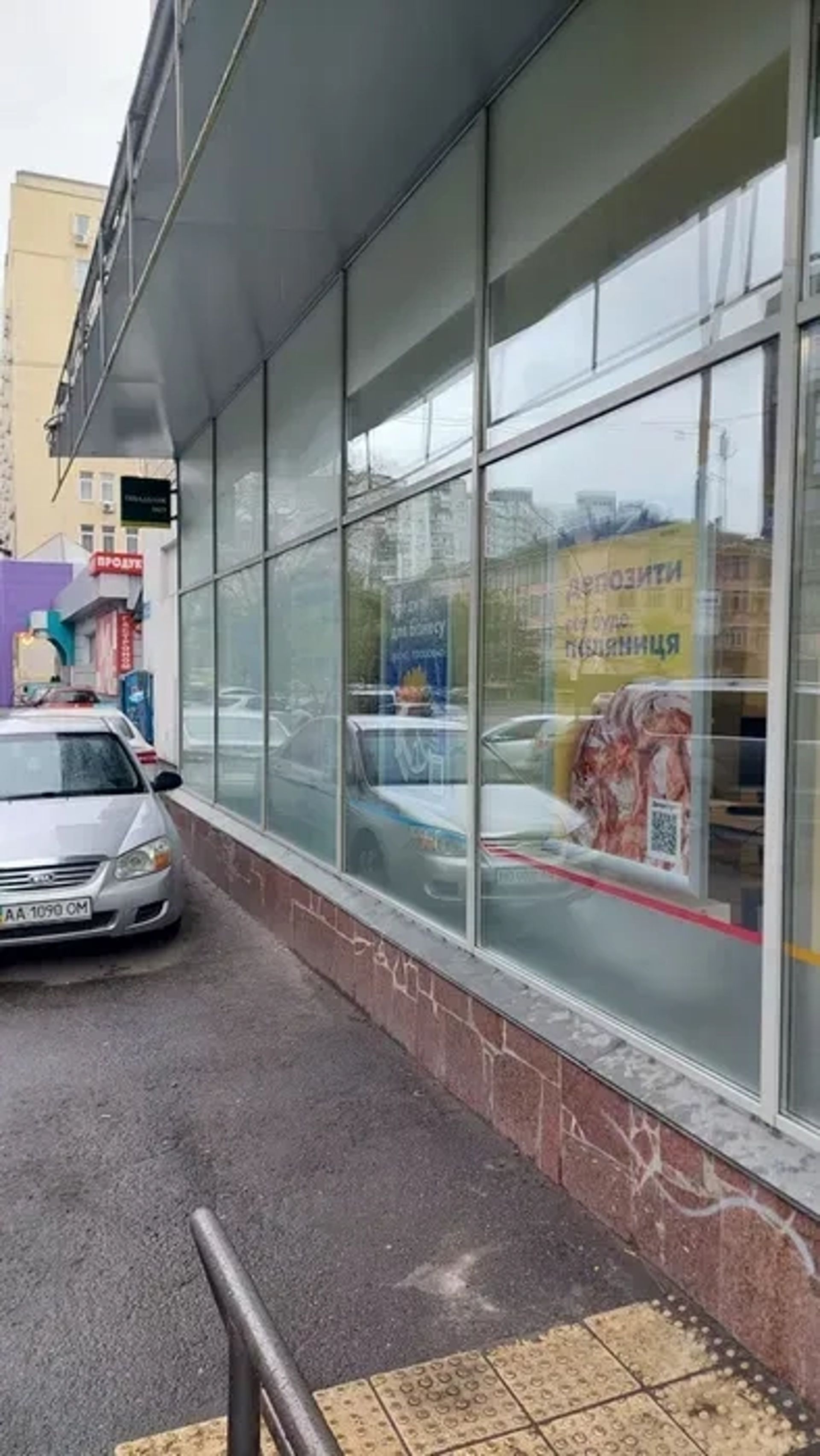 Професійна мийка вікон для дому та офісу з бездоганним результатом