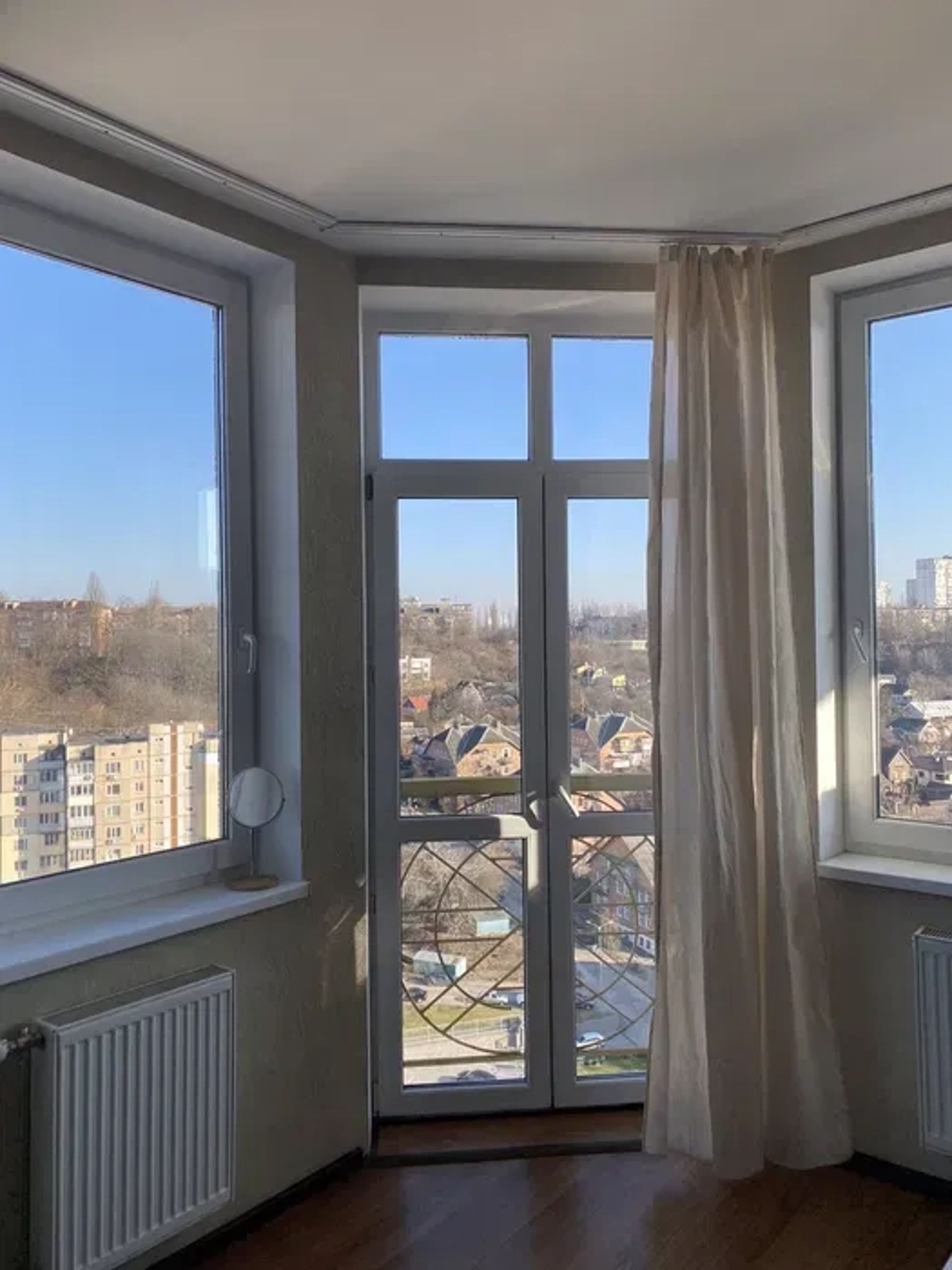 Професійна мийка вікон для дому та офісу з бездоганним результатом