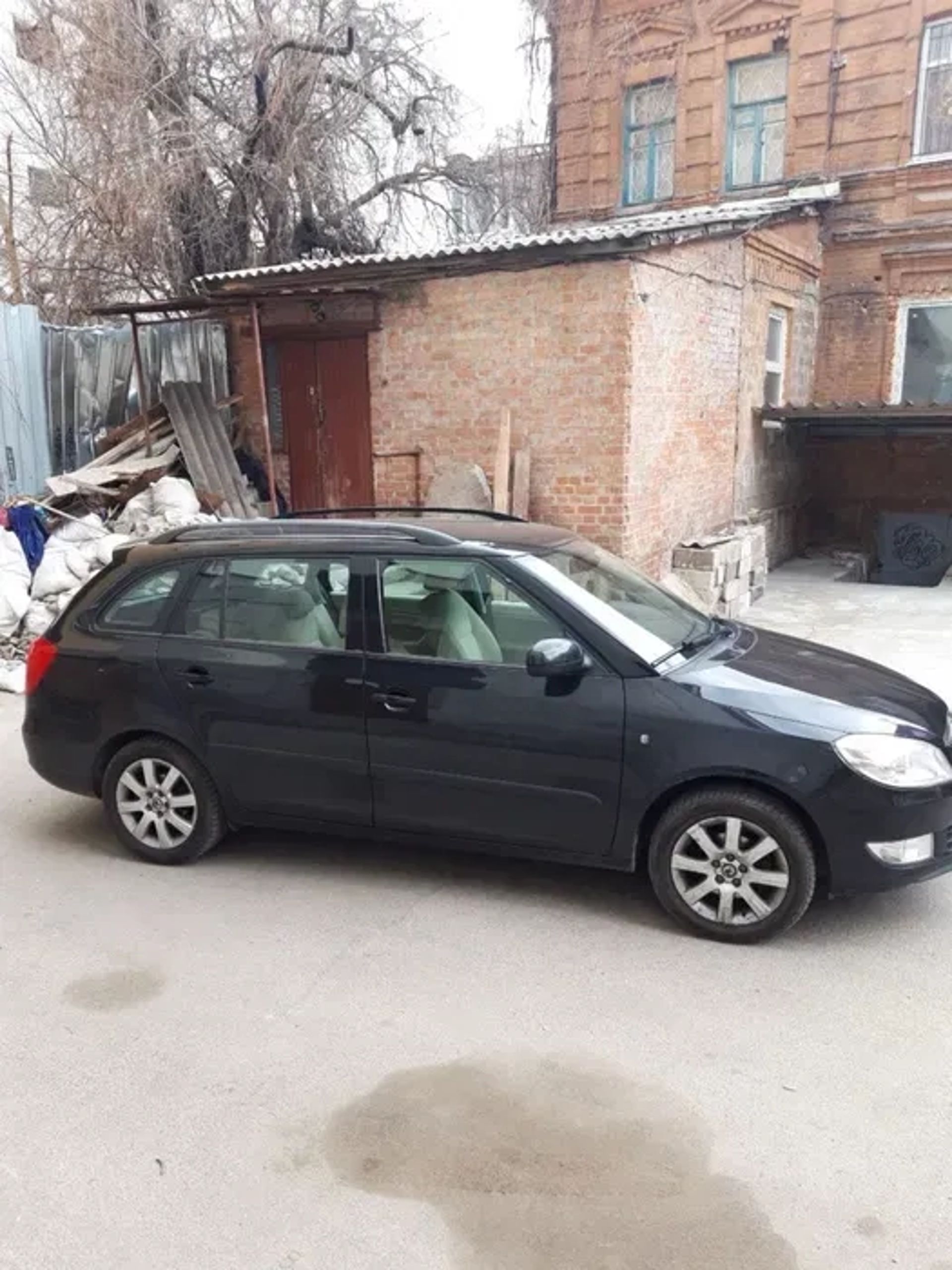 Автомобили 600 грн в сутки.