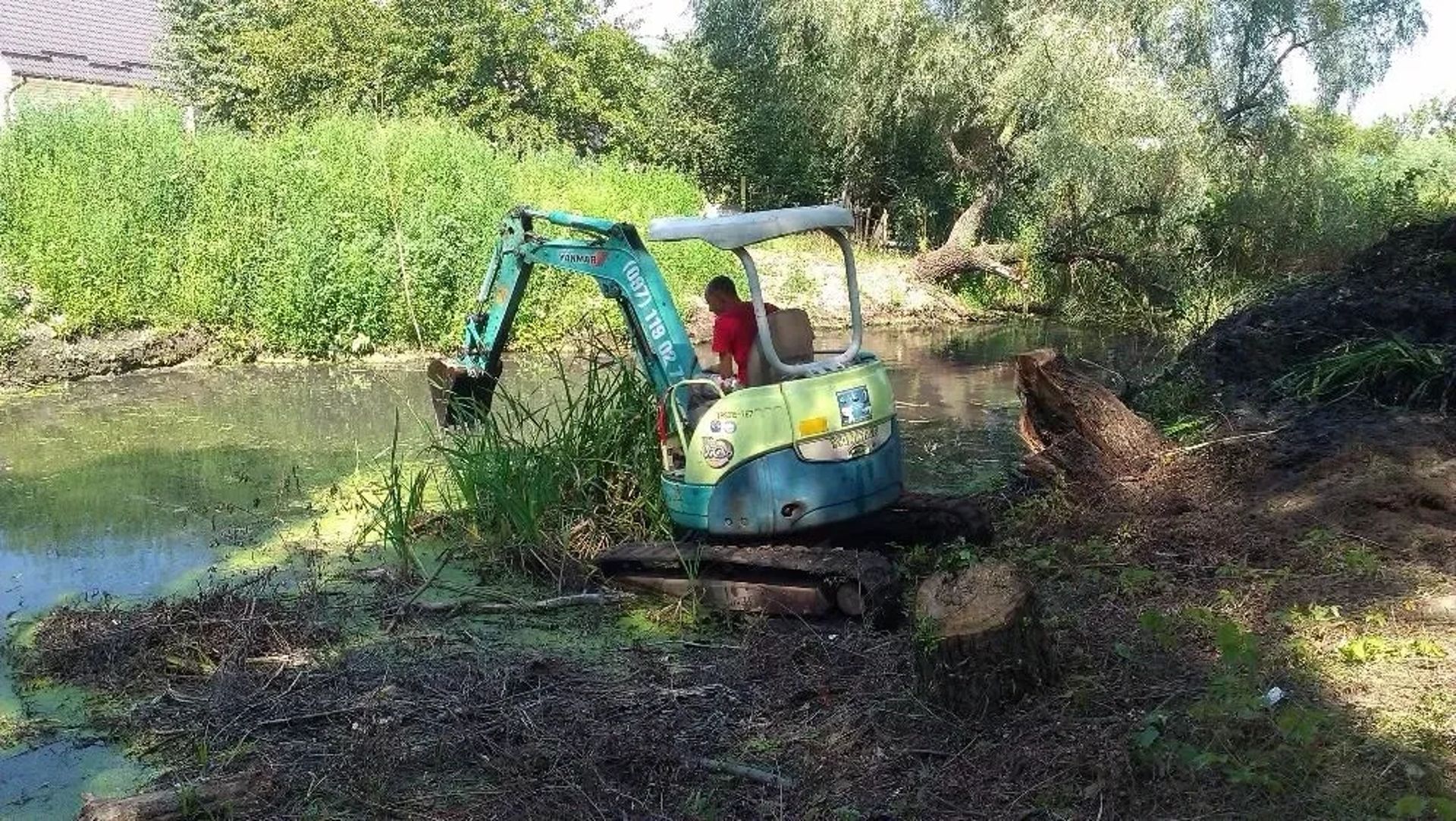 Чистимо берег від комишу, копаємо ставки, заходи для човнів, катерів