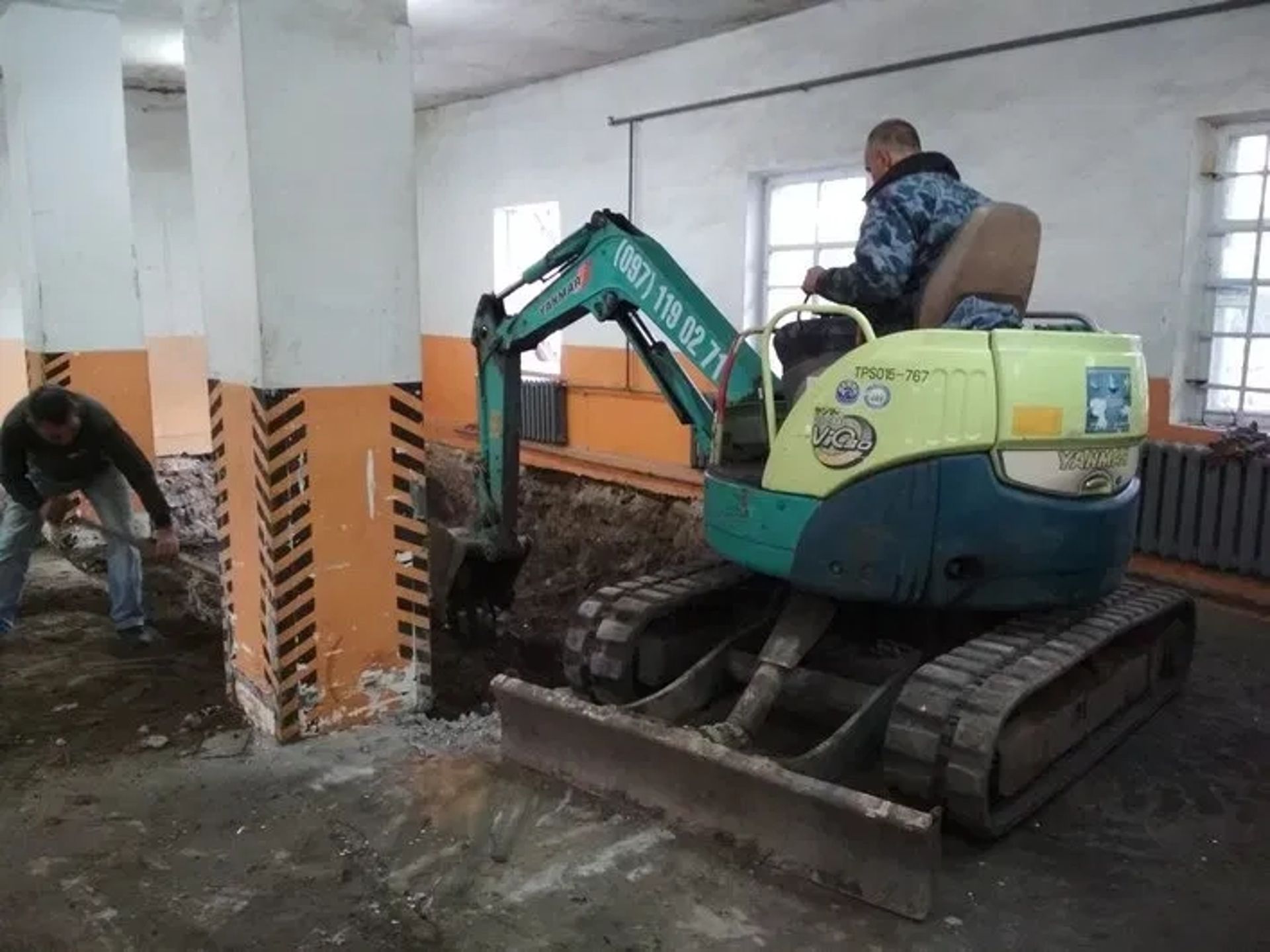 Чистимо берег від комишу, копаємо ставки, заходи для човнів, катерів