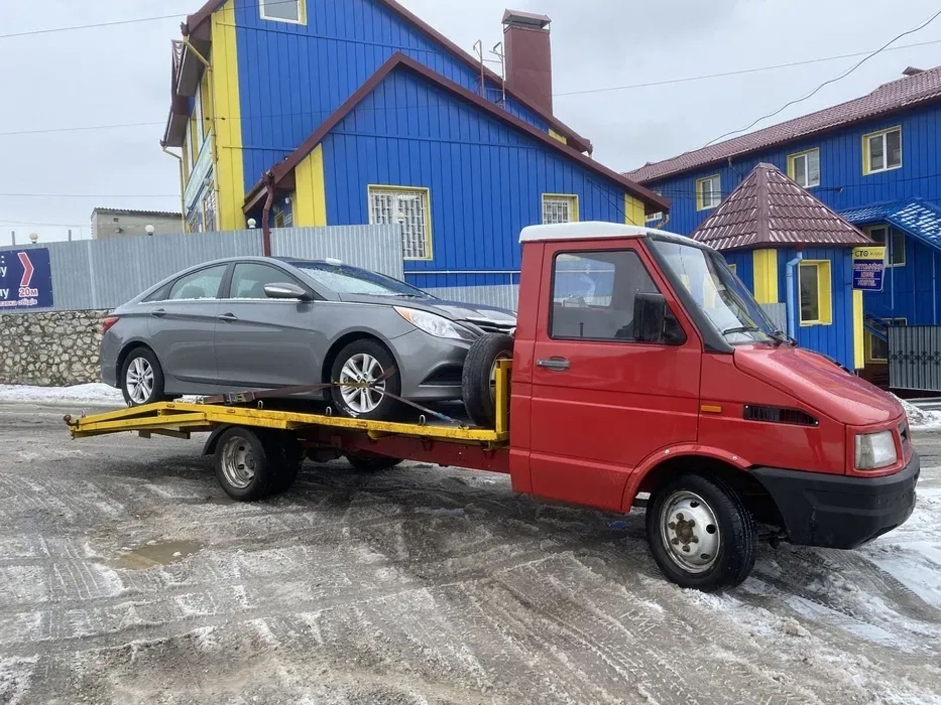 Евакуатор на базі Iveco Daily для перевезення легкових автомобілів