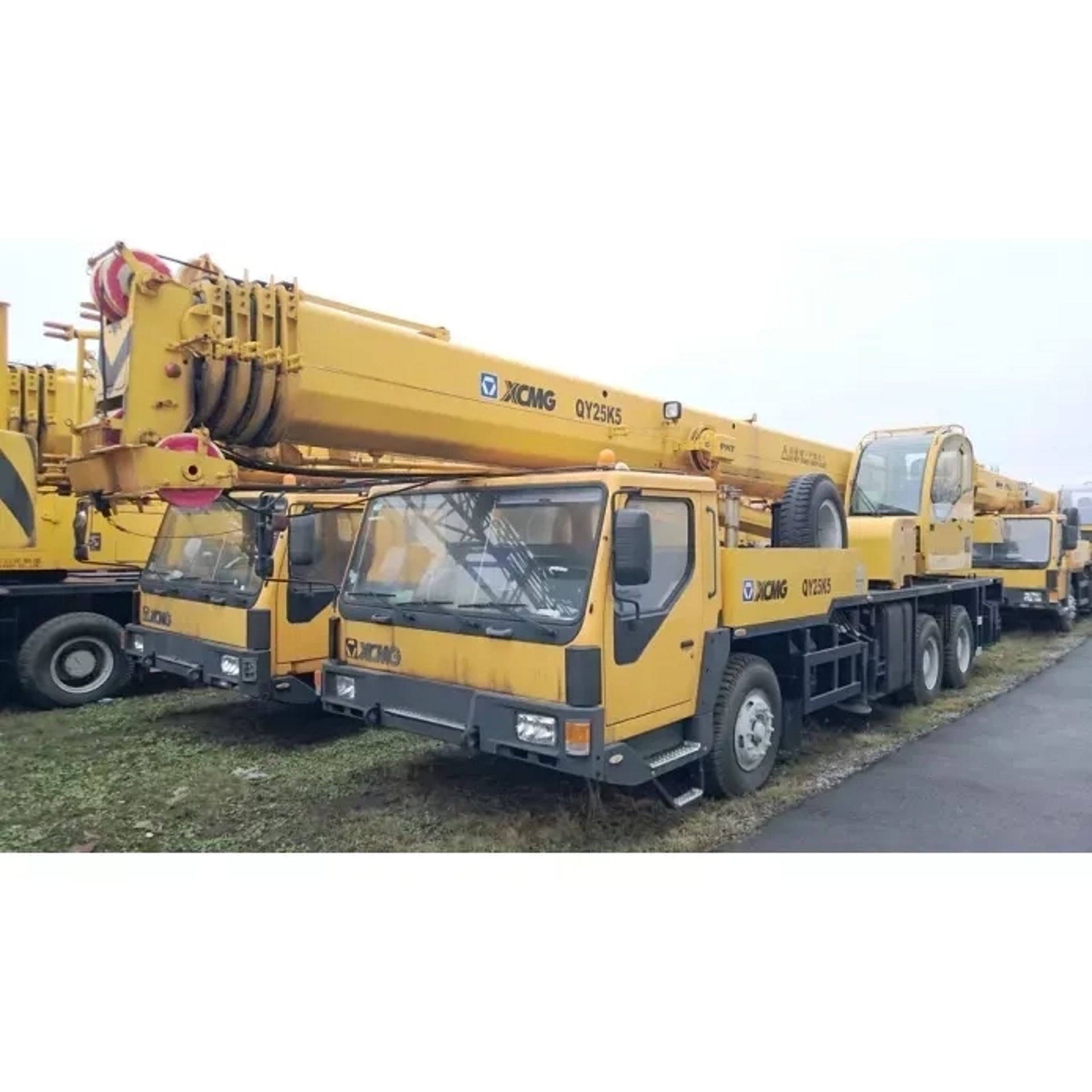 Автокран XCMG QY25K5 (25 тонн,47метрів) - для підйому вантажів