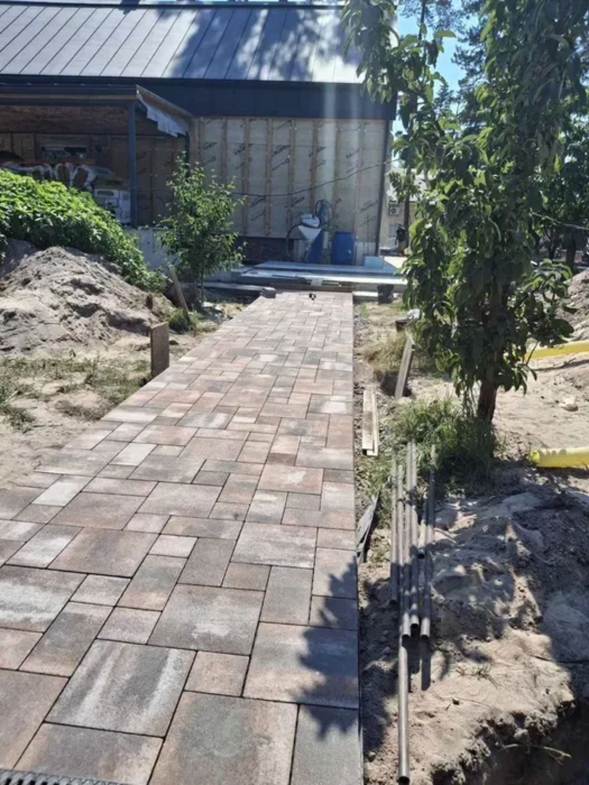 Укладка бруківки під ключ з матеріалами від 1200 грн/м2