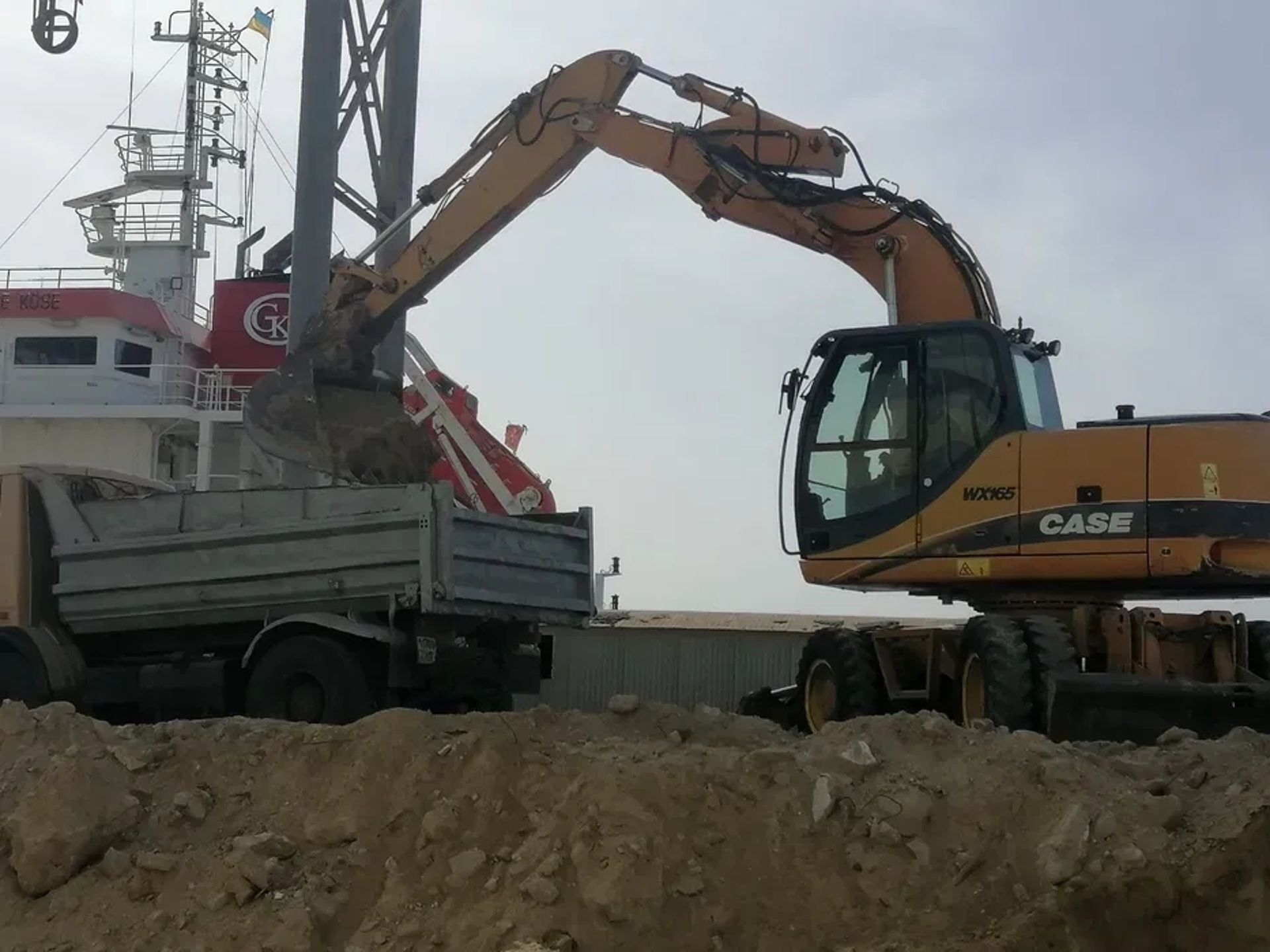 Повноповоротний екскаватор CASE WX165