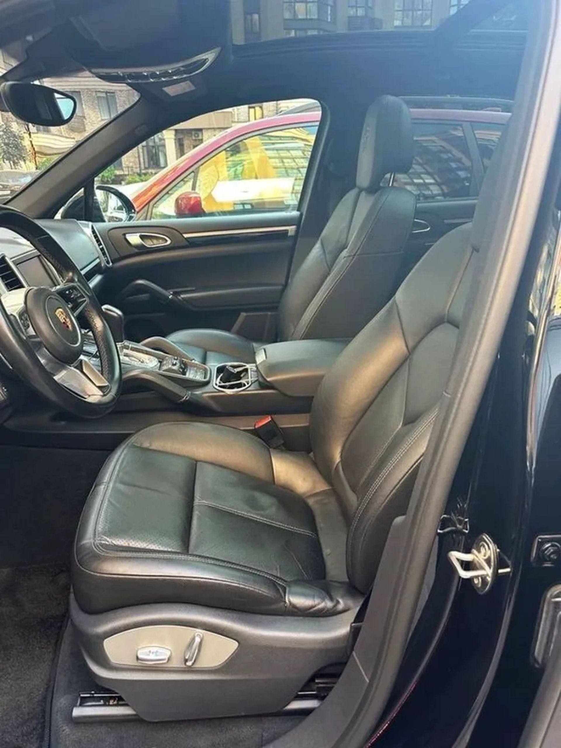 259 Porsche Cayenne чорний на весілля з водієм