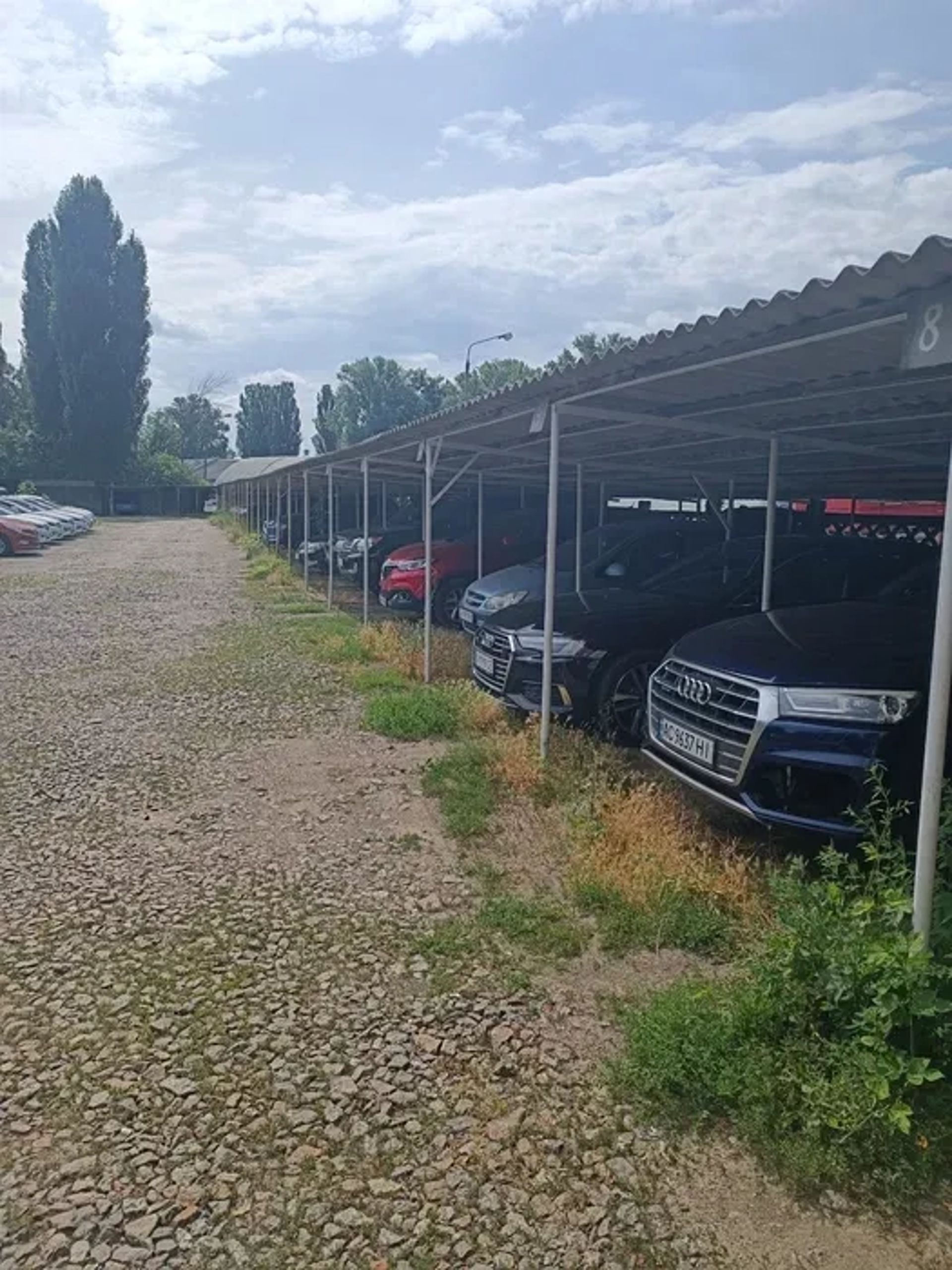 Паркомісце на автостоянці б-р Вацлава Гавела