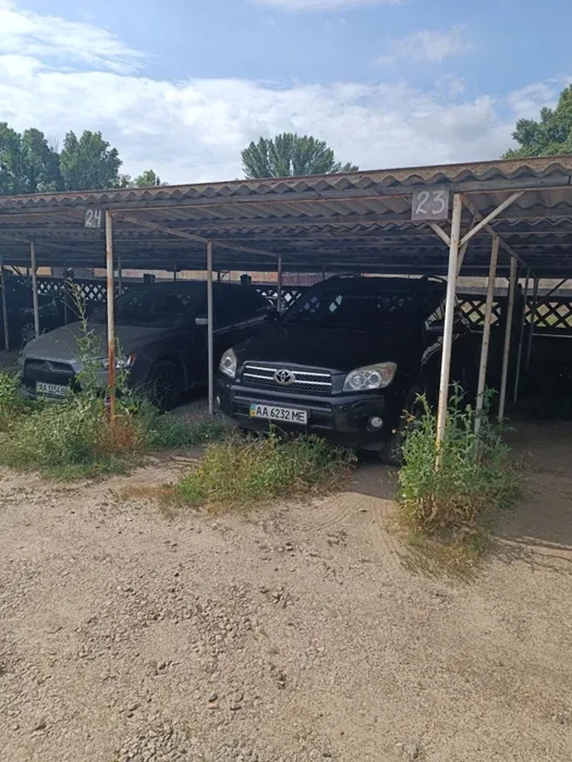 Паркомісце на автостоянці б-р Вацлава Гавела