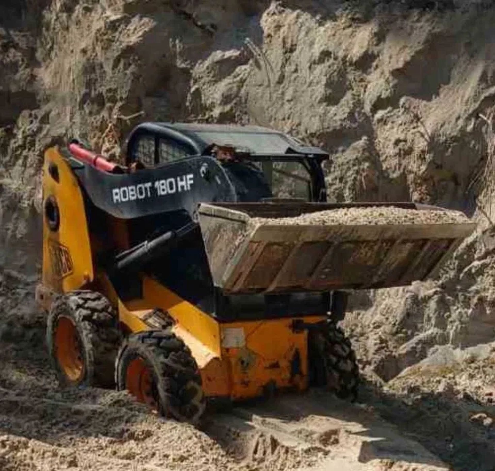JCB 180 ROBO Мінінавантажувач для будівельних та демонтажних робіт