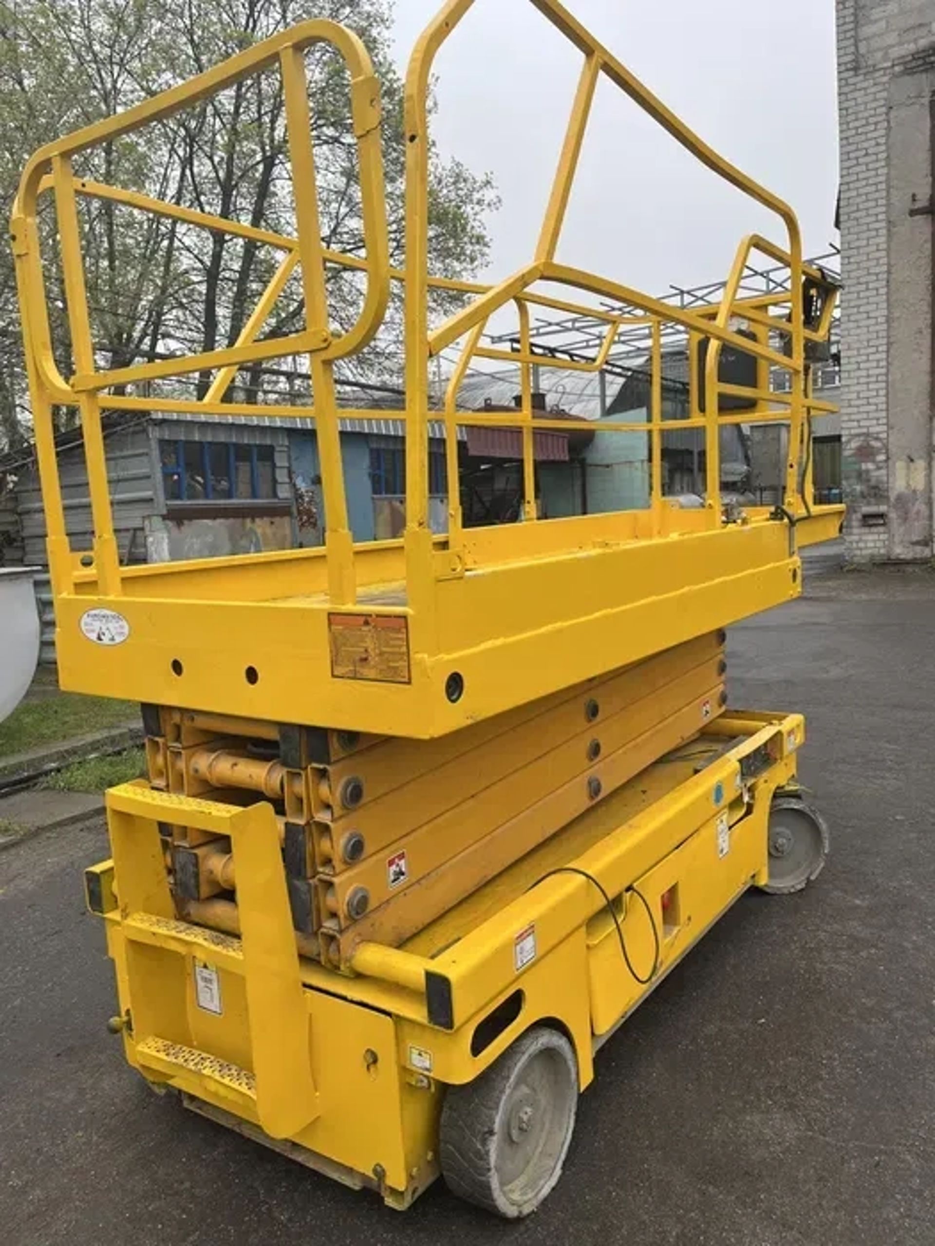 Ножичний підіймач