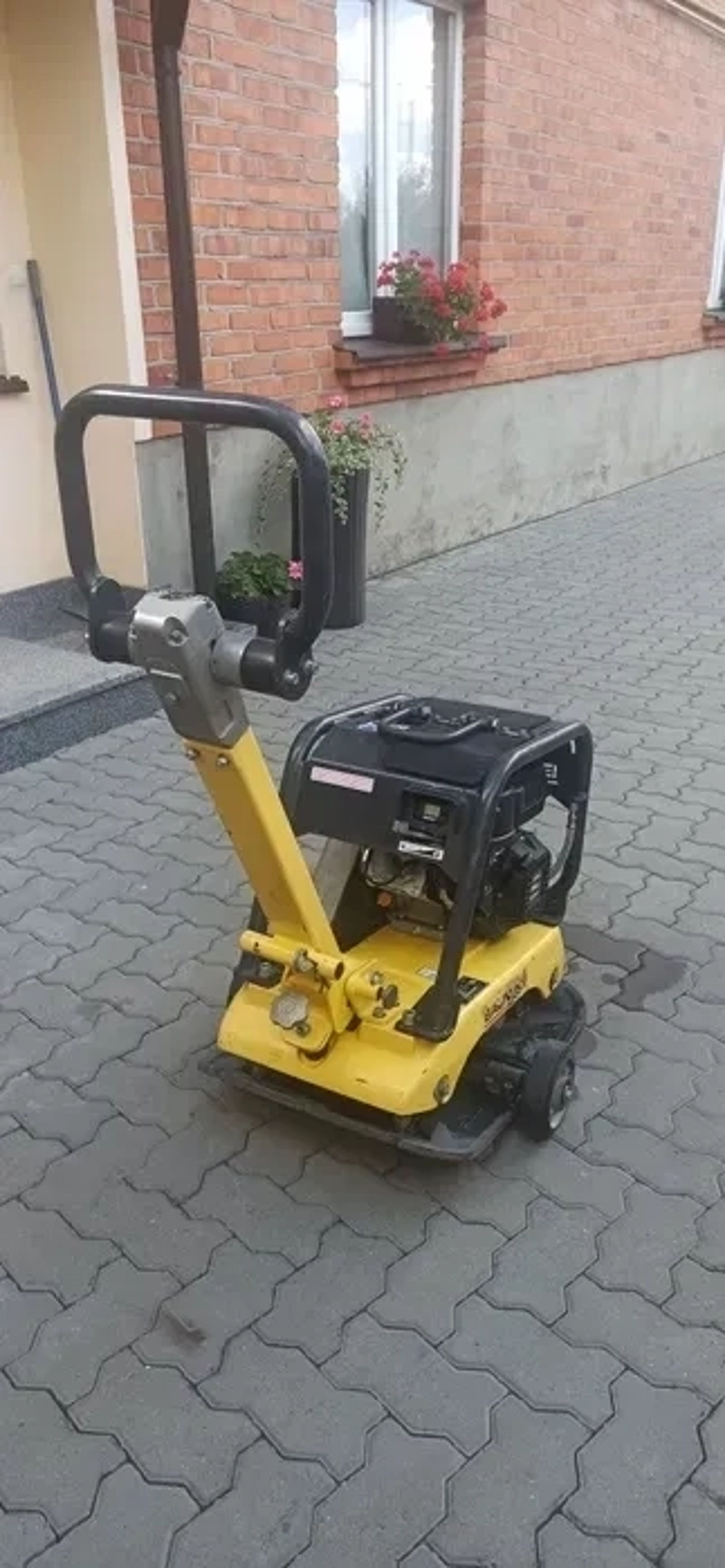 Віброплита BAUMAX