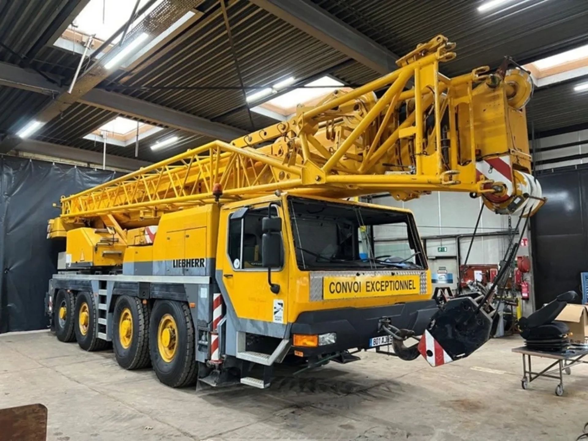 Автокран Liebherr LTM 1080 для підйому, переміщення та точного монтажу